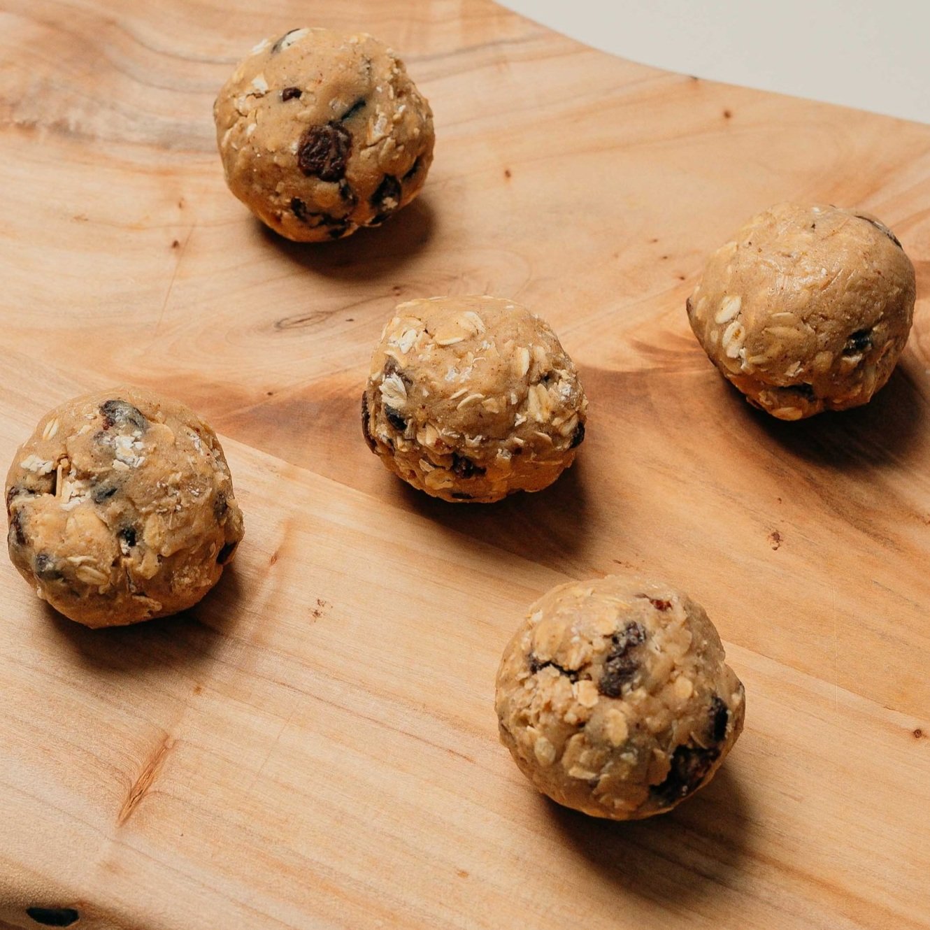 12 Oatmeal Raisin Cookies (Frozen)