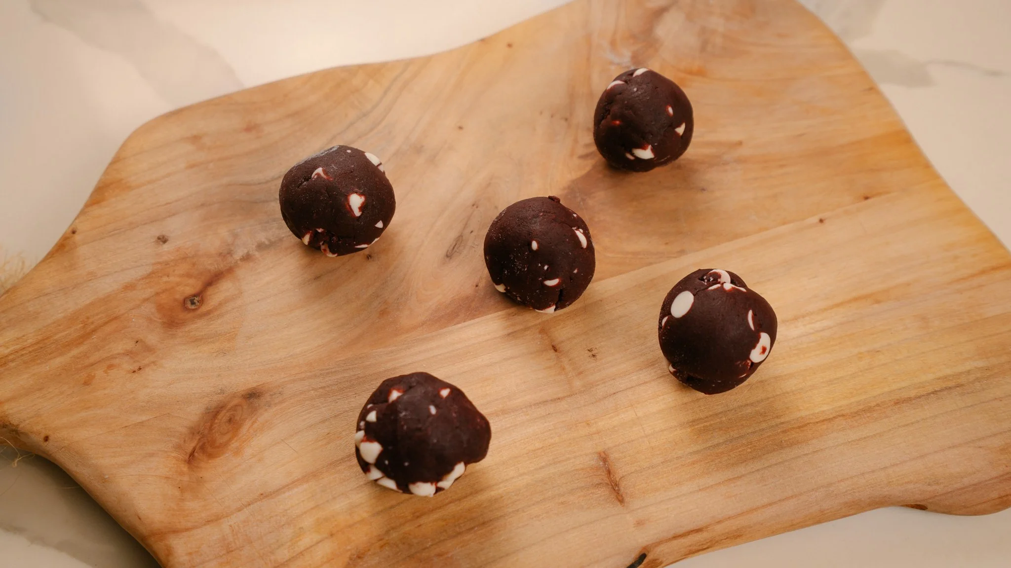 12 White Chocolate Red Velvet Cookies (Frozen)