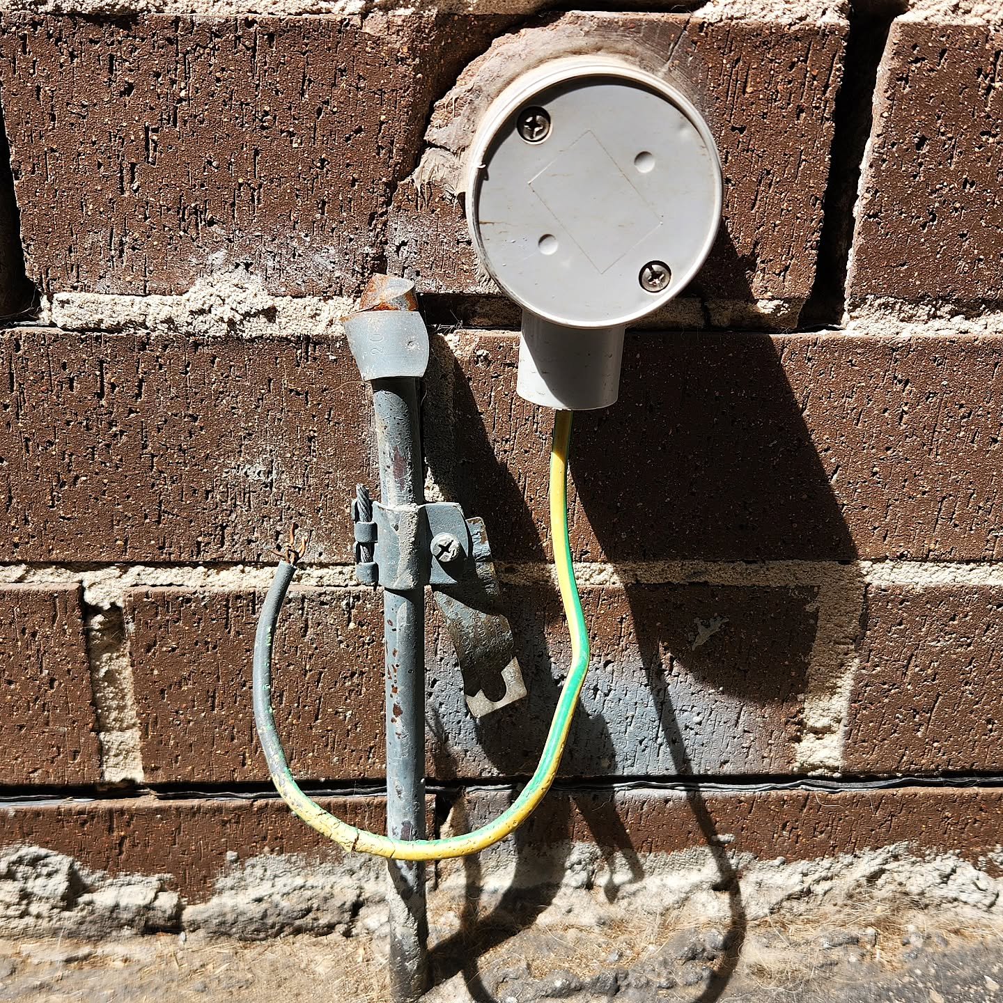 Do you have a furry friend who likes to chew wires? 

We inspected a client's earthing system and discovered this broken earth connection.

We completed a repair, swipe to see the finished result ➡️

All safe and tested, another happy customer! 
.
.
