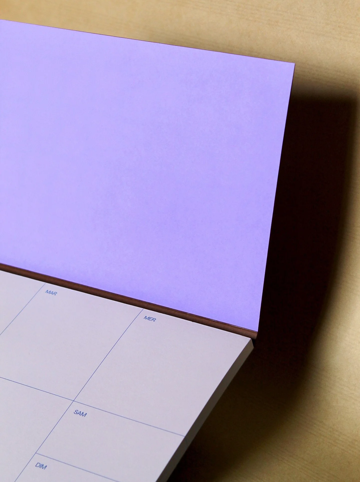 BACK TO WORK
BACK TO BLOCS

J&rsquo;ai profit&eacute; des vacances pour prendre en photos des (pas si nouveaux) mod&egrave;les de semainiers et journaliers. Certain.es d&rsquo;entre vous les ont d&eacute;j&agrave; entre les mains, mais ils n&rsquo;on