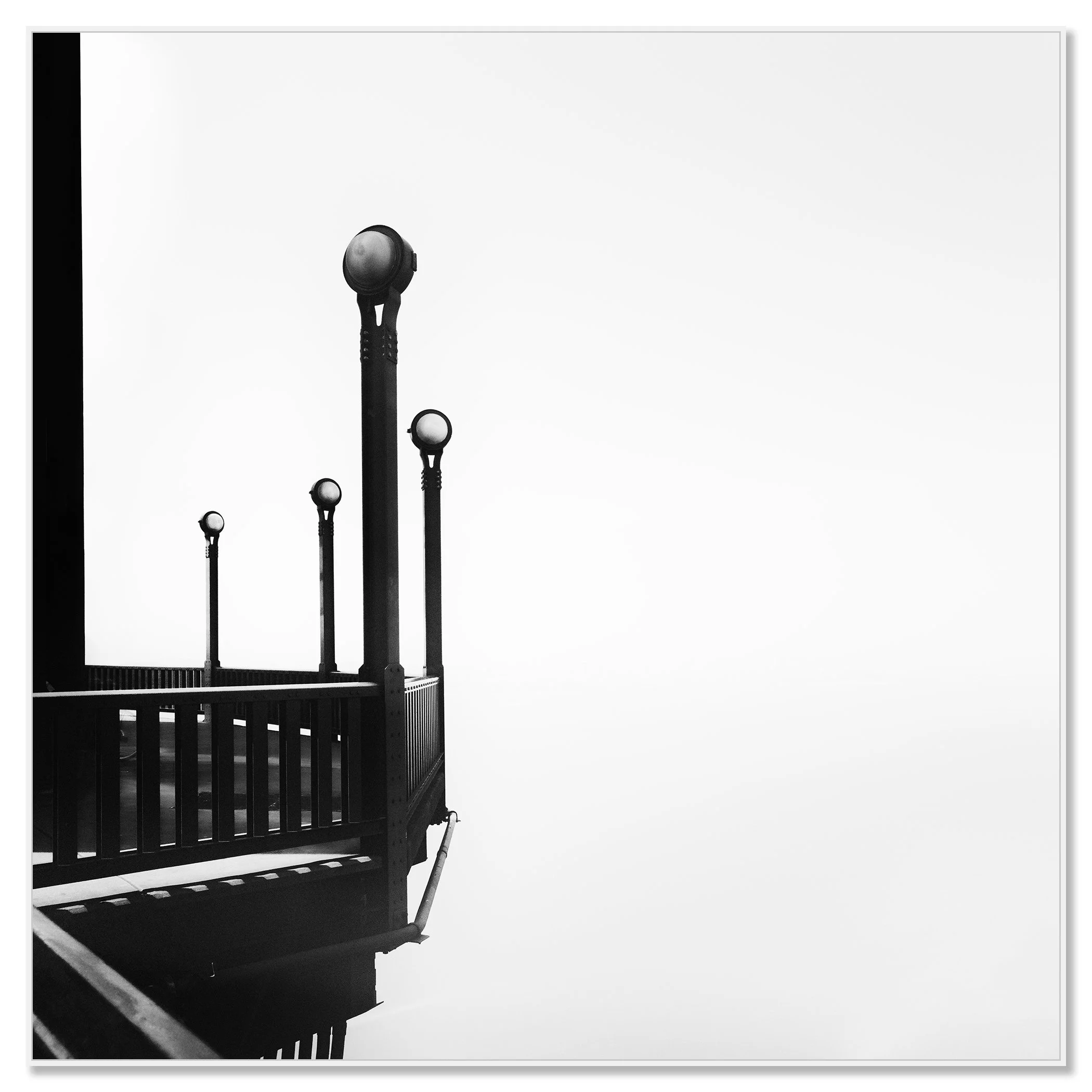 Golden Gate, Study 6 – black-and-white photograph presented in a white aluminium ArtBox frame by Gerald Berghammer.