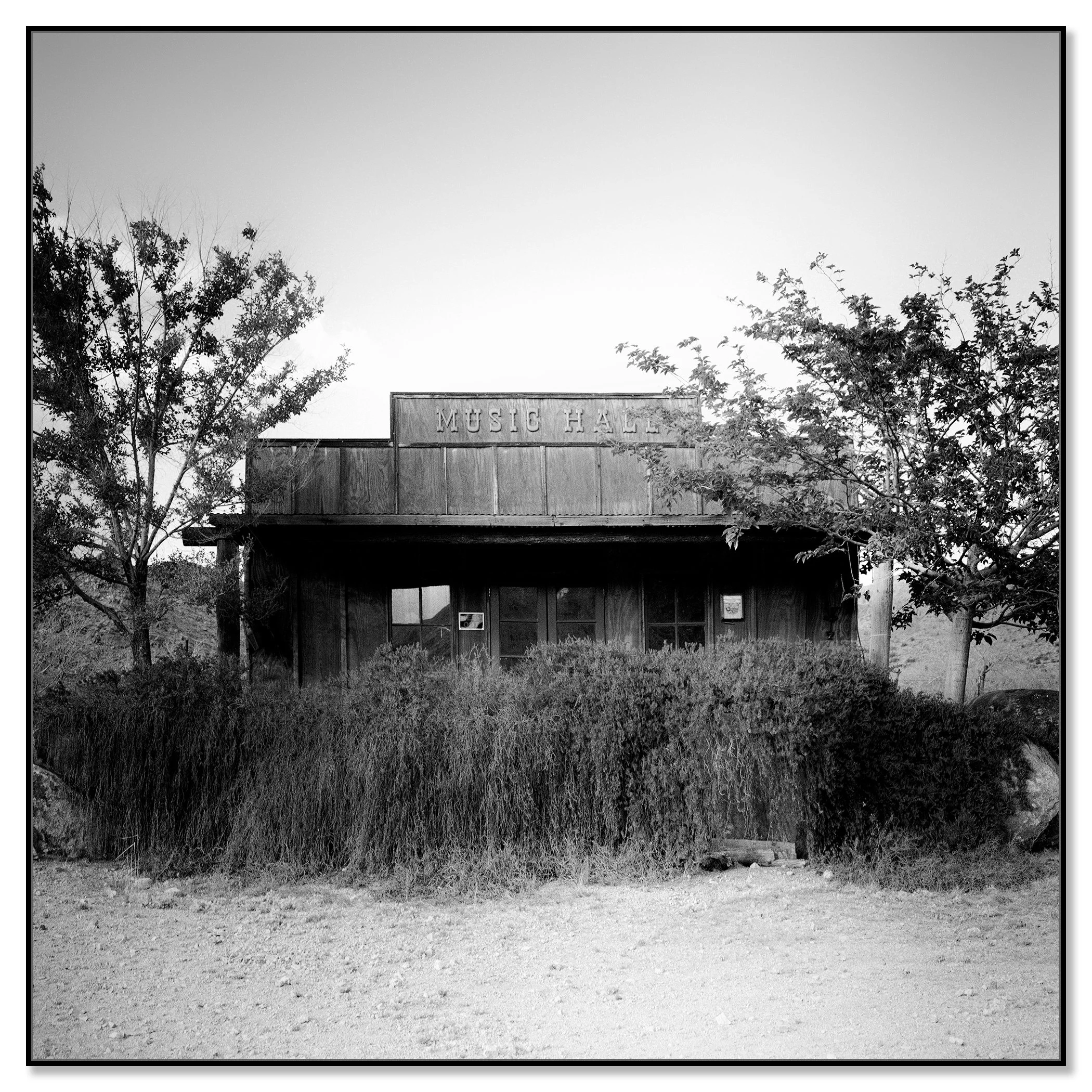Music Hall – Arizona, black-and-white photograph on aluminium Dibond in a black aluminium ArtBox frame