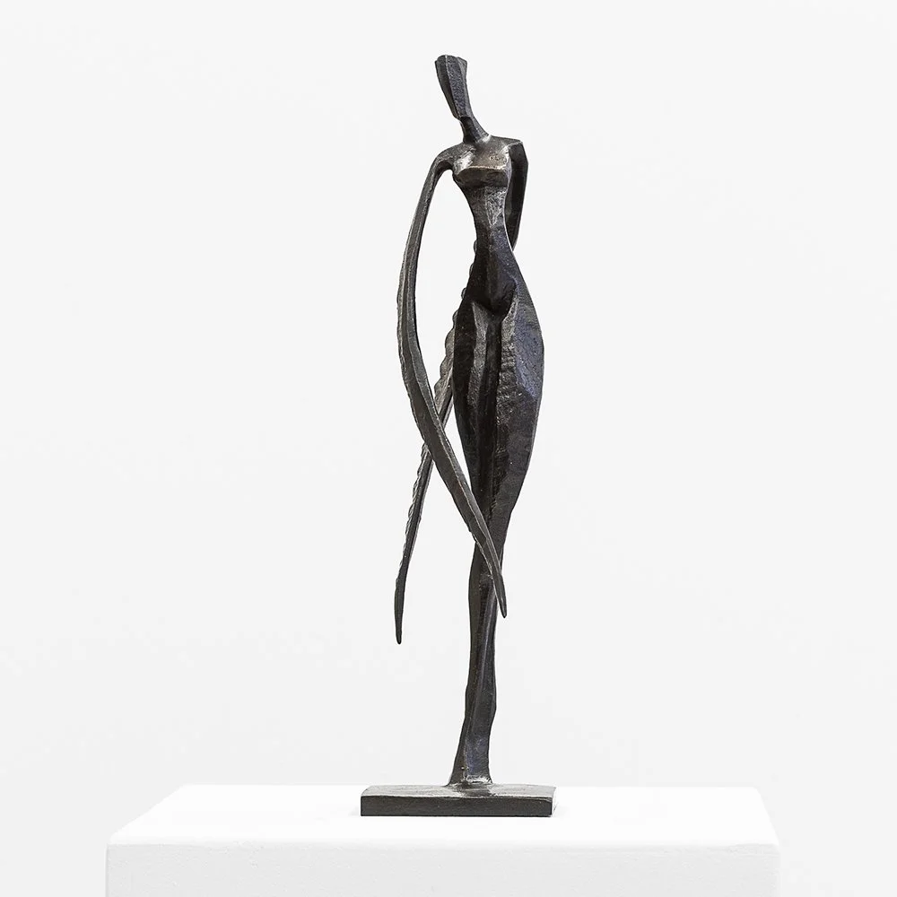 SILVERFINEART sculpture by Nando Kallweit: modern abstract slender female figure on a white pedestal