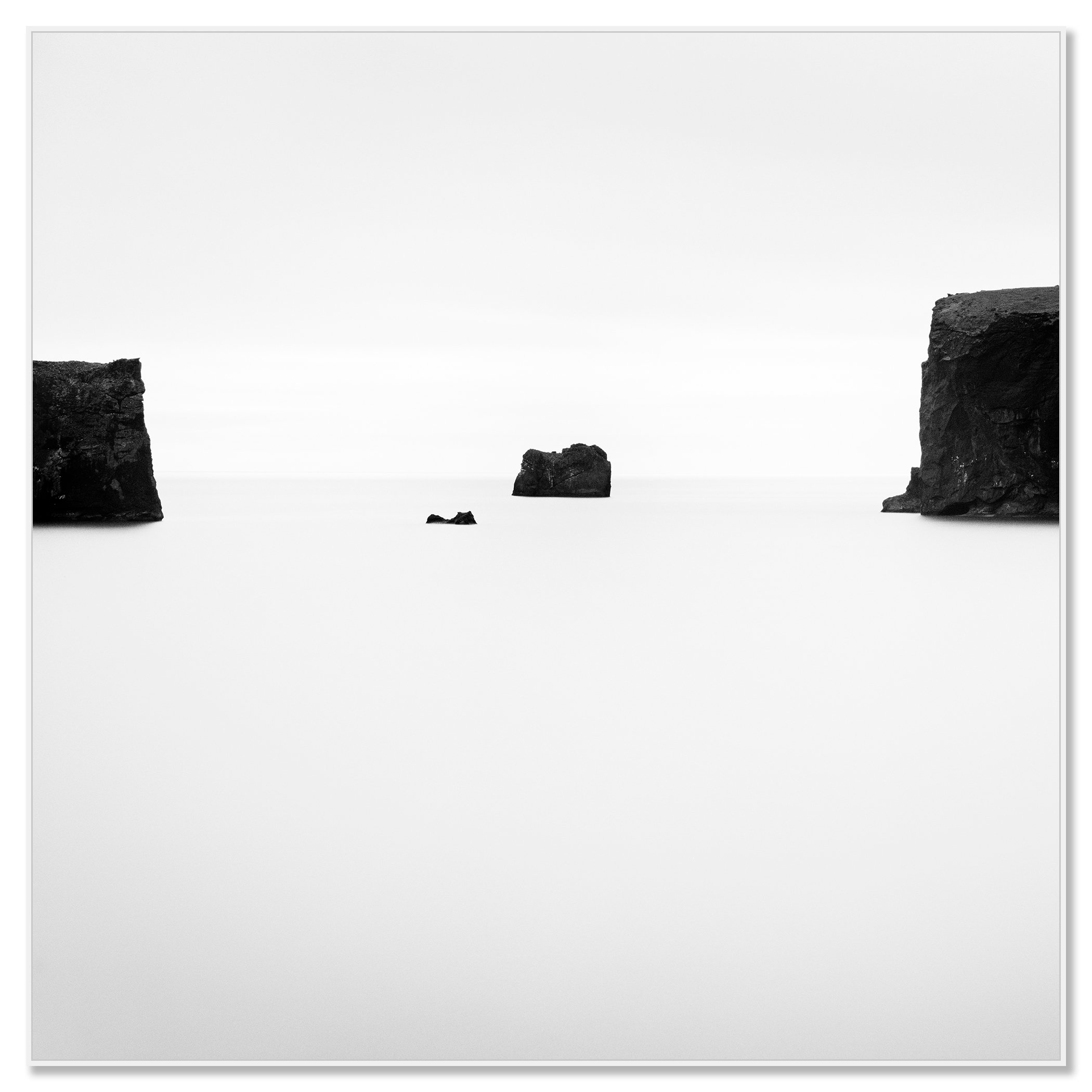 Black Rocks Study 2 – Iceland, black-and-white photograph on aluminium Dibond in a white ArtBox frame by Gerald Berghammer.