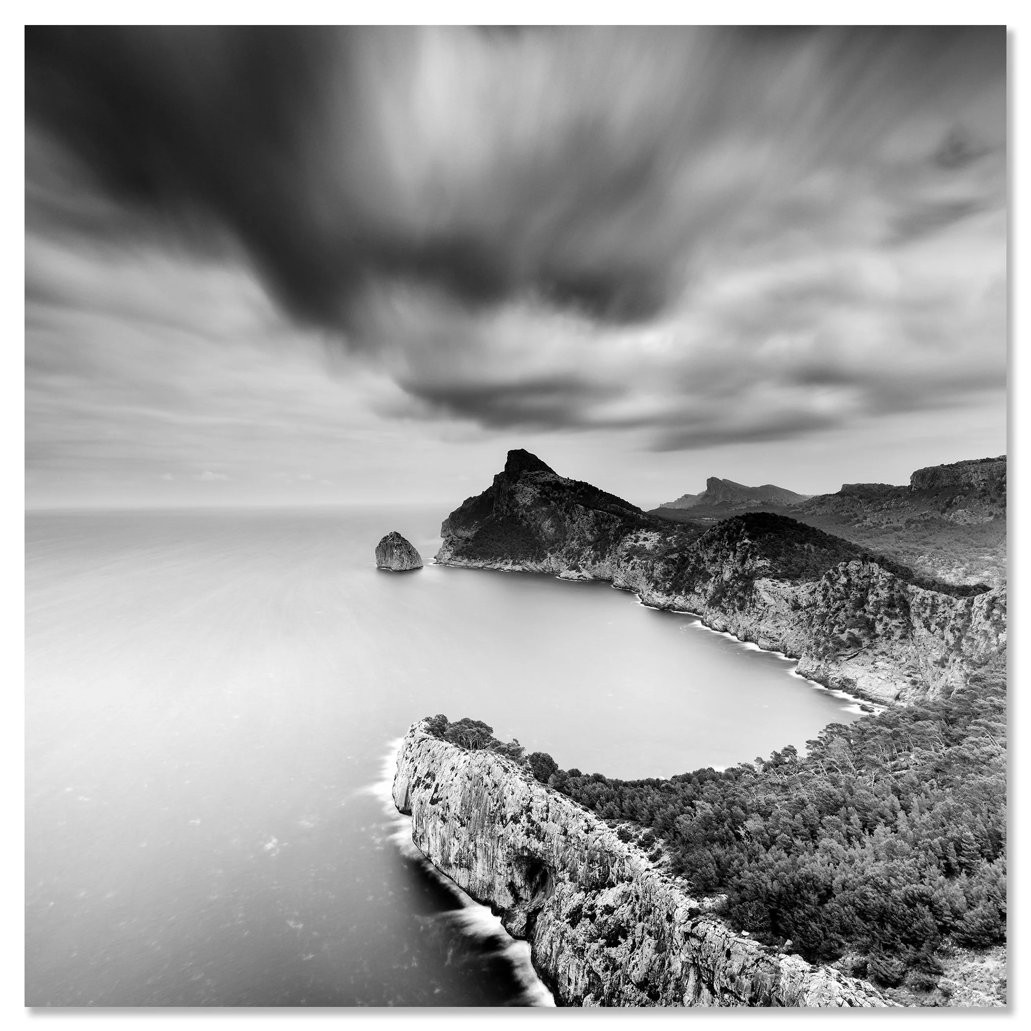 Black-and-white photo of Mallorca’s Mirador Es Colomer cliffs, cove beach, rugged coast under cloud – dibond frameless
