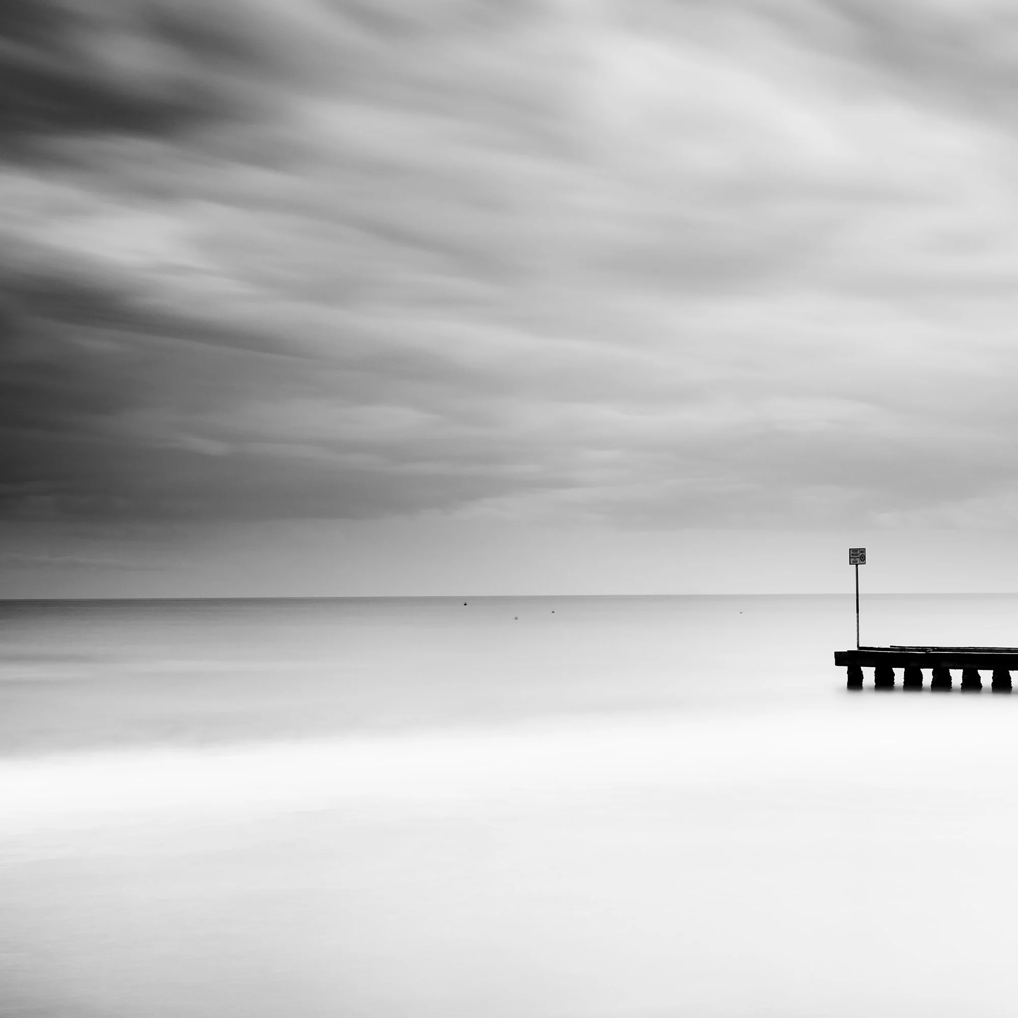 Wooden Pier in the Sea Study 1 – close-up detail of a minimalist wooden pier and long-exposure seascape in Italy by Gerald Berghammer.