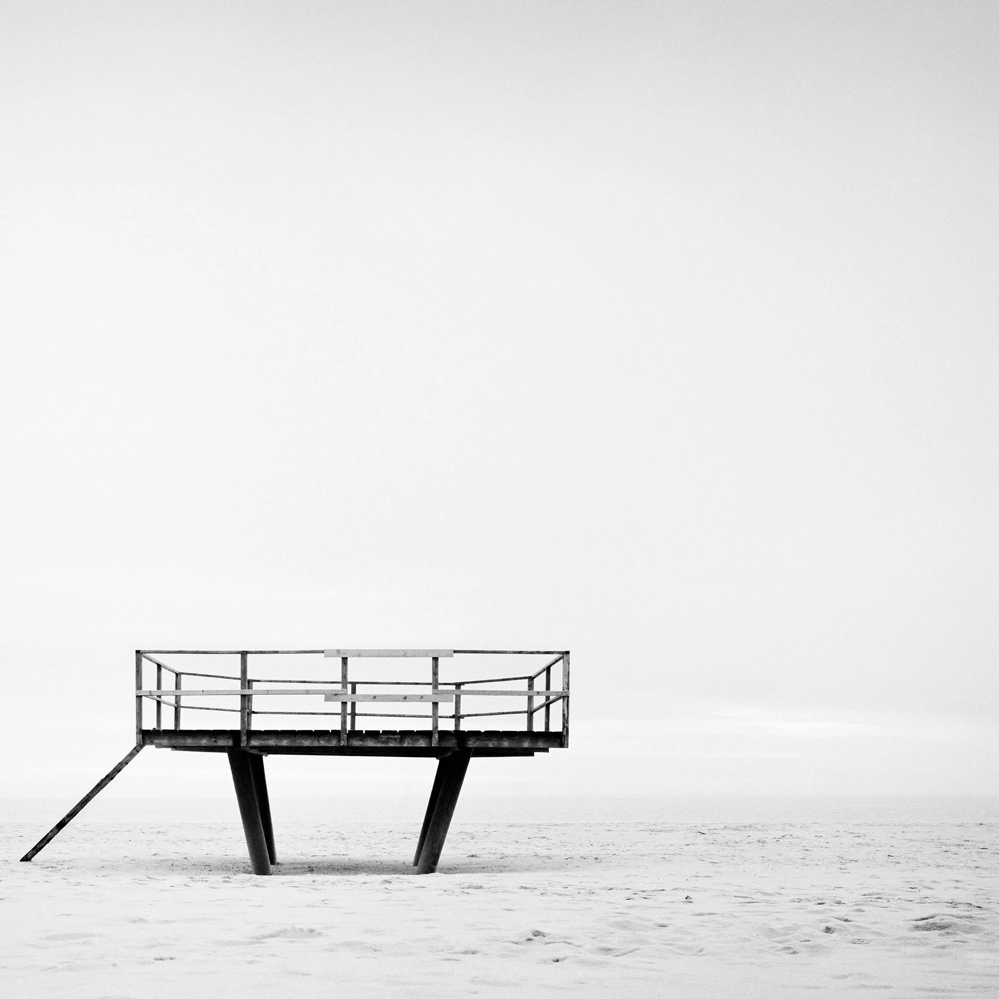 Dance Floor – detailed black-and-white view of the elevated platform and expansive sandy beach on Sylt by Gerald Berghammer.