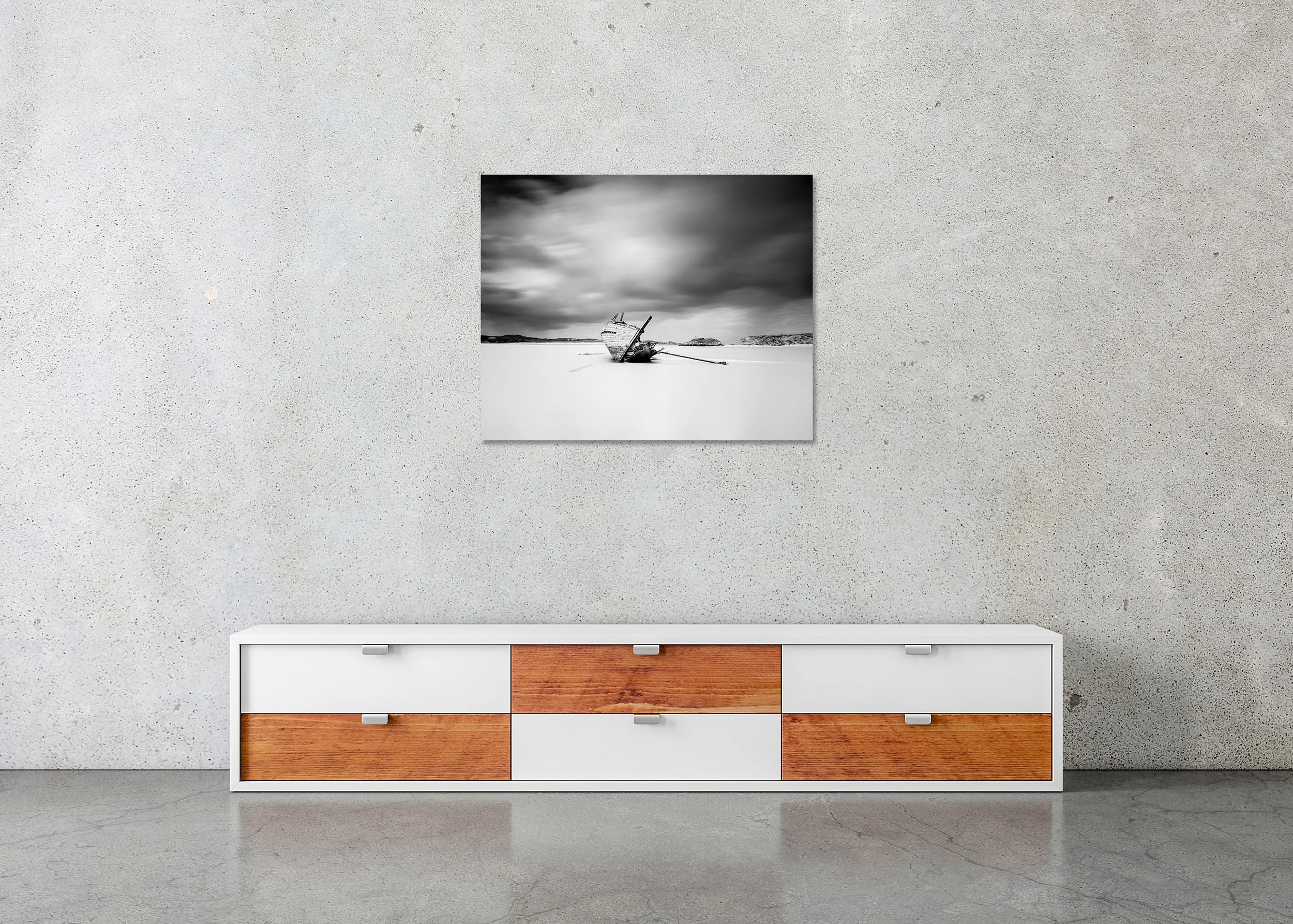 Bad Eddie’s Boat, Study 1 displayed above a low cabinet as a frameless black-and-white aluminium Dibond print by Gerald Berghammer.