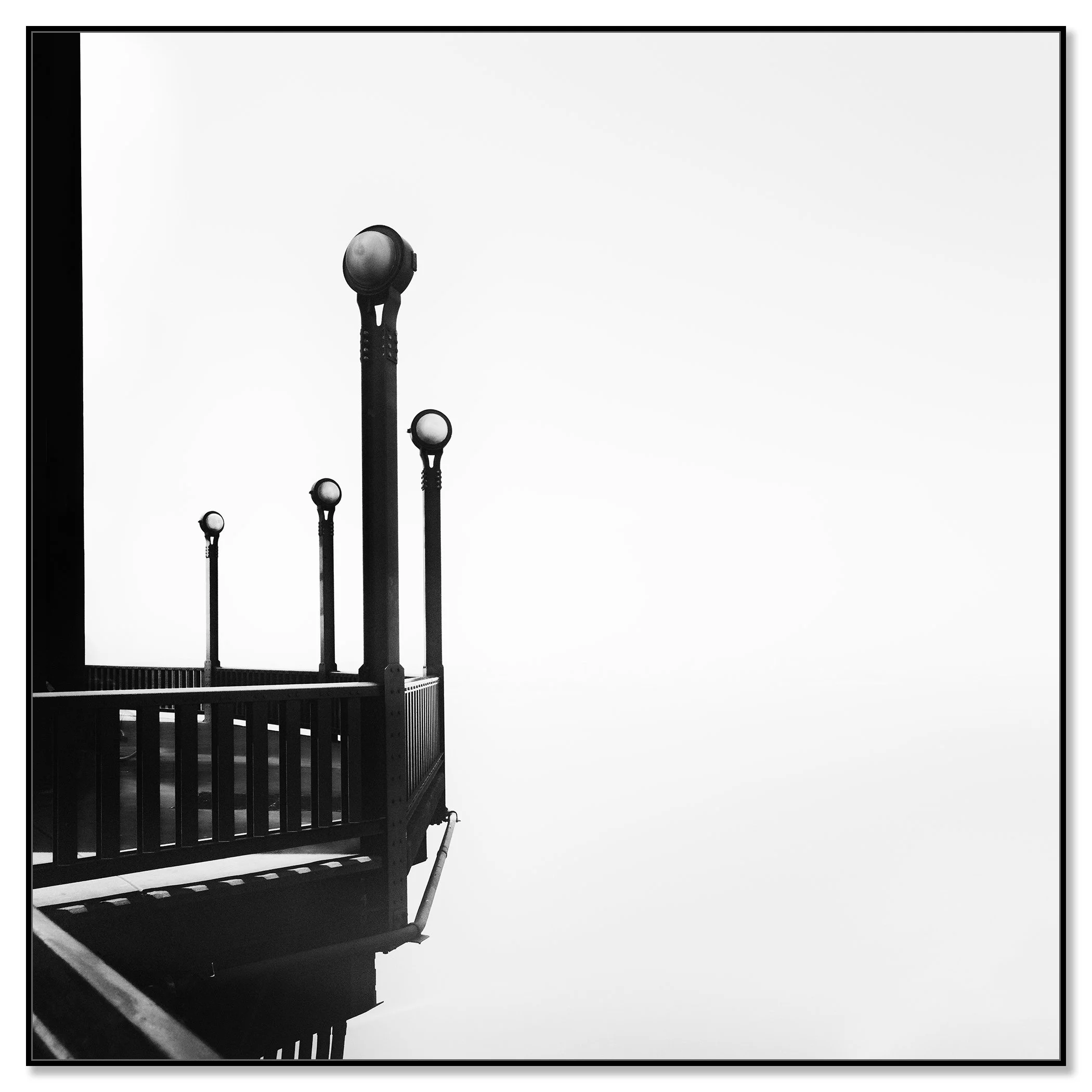 Golden Gate, Study 6 – black-and-white photograph presented in a black aluminium ArtBox frame by Gerald Berghammer.