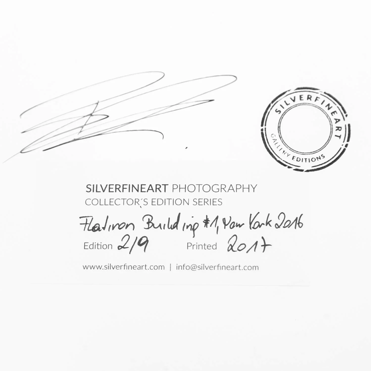 Close-up of Gerald Berghammer's signature, SILVERFINEART gallery stamp and handwritten edition number 2/9 on Flatiron Building 1.