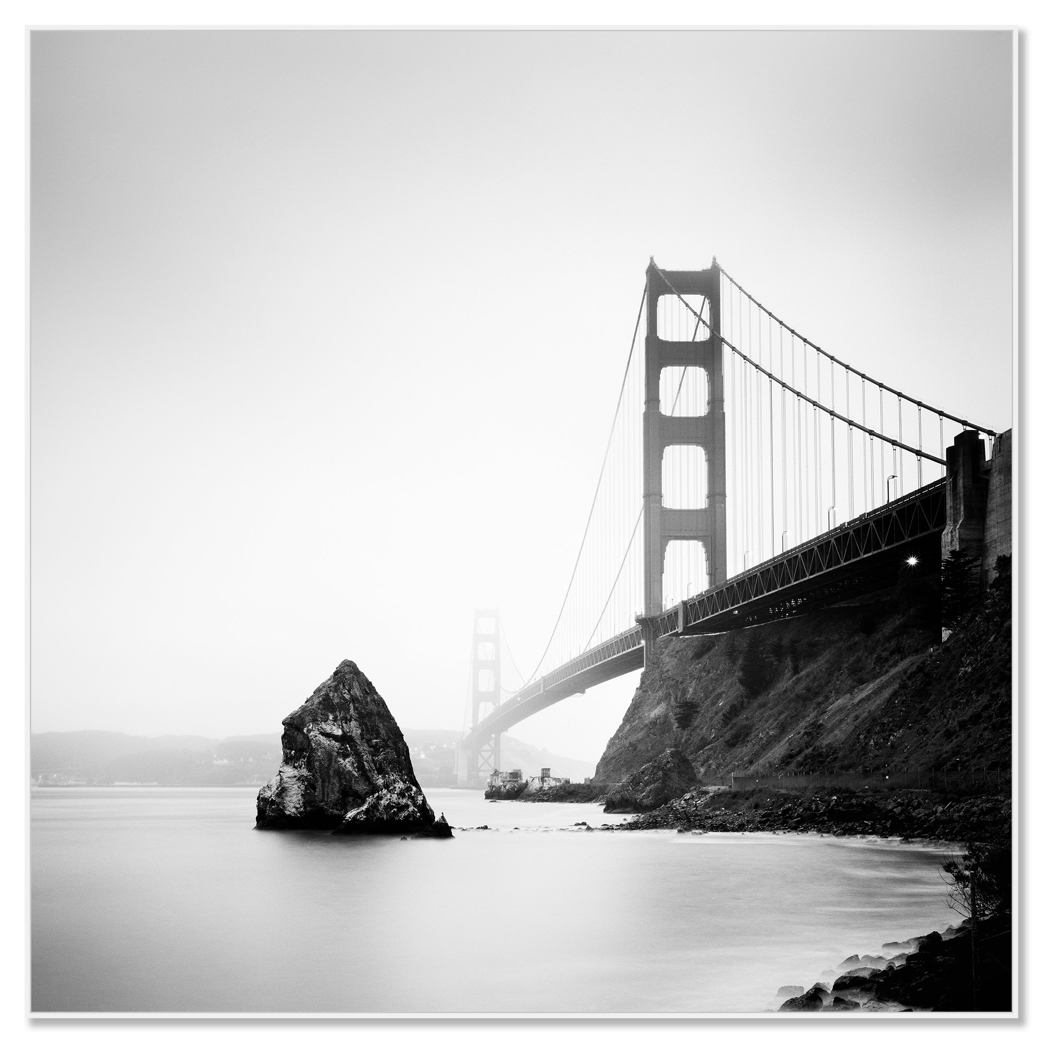 Golden Gate Bridge, Study 14 – San Francisco, California, black-and-white photograph on Dibond in a white aluminium ArtBox. Photo by Gerald Berghammer.