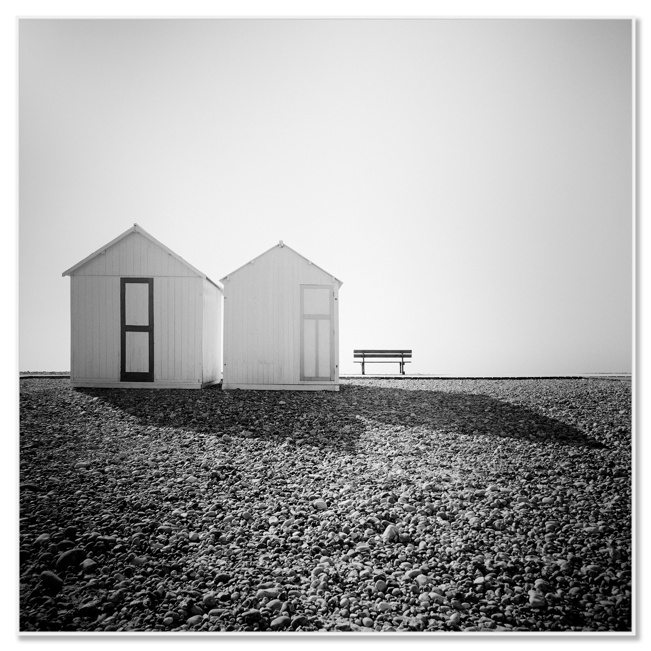 Beach Huts, Study 2 – France, black-and-white photograph in a white aluminium ArtBox frame. Photo by Gerald Berghammer.
