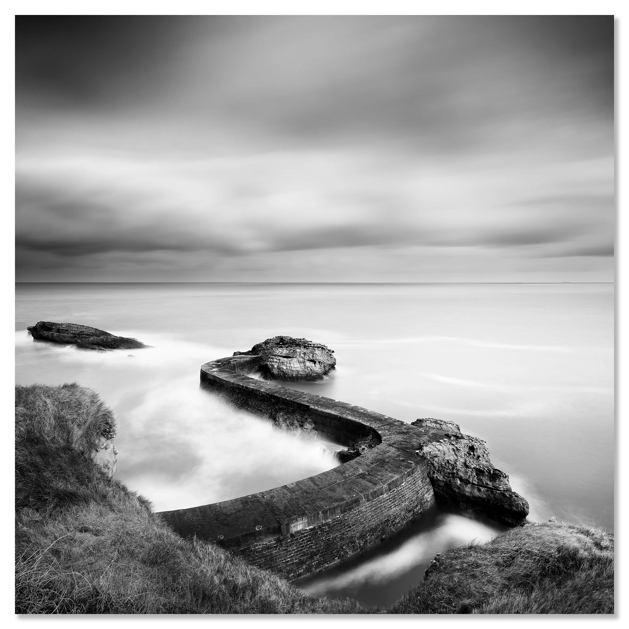 Breakwater Pier Study 1 by Gerald Berghammer, frameless black-and-white fine art photograph mounted on aluminium Dibond.