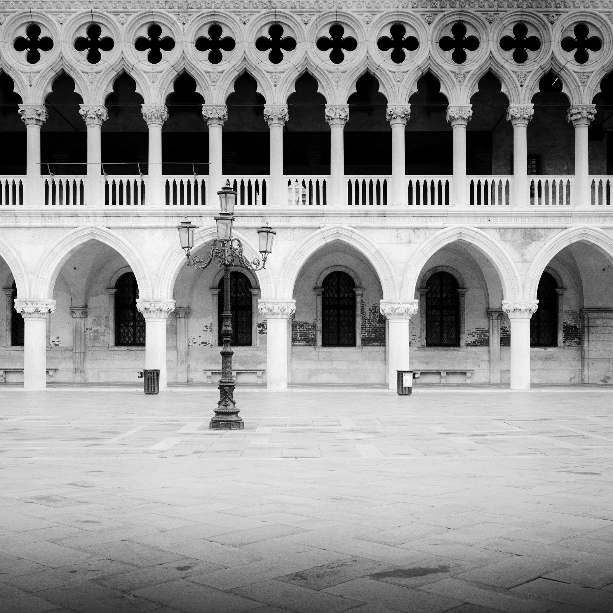 Black and white photograph of the Gothic facade of Doge’s Palace in Venice by Gerald Berghammer