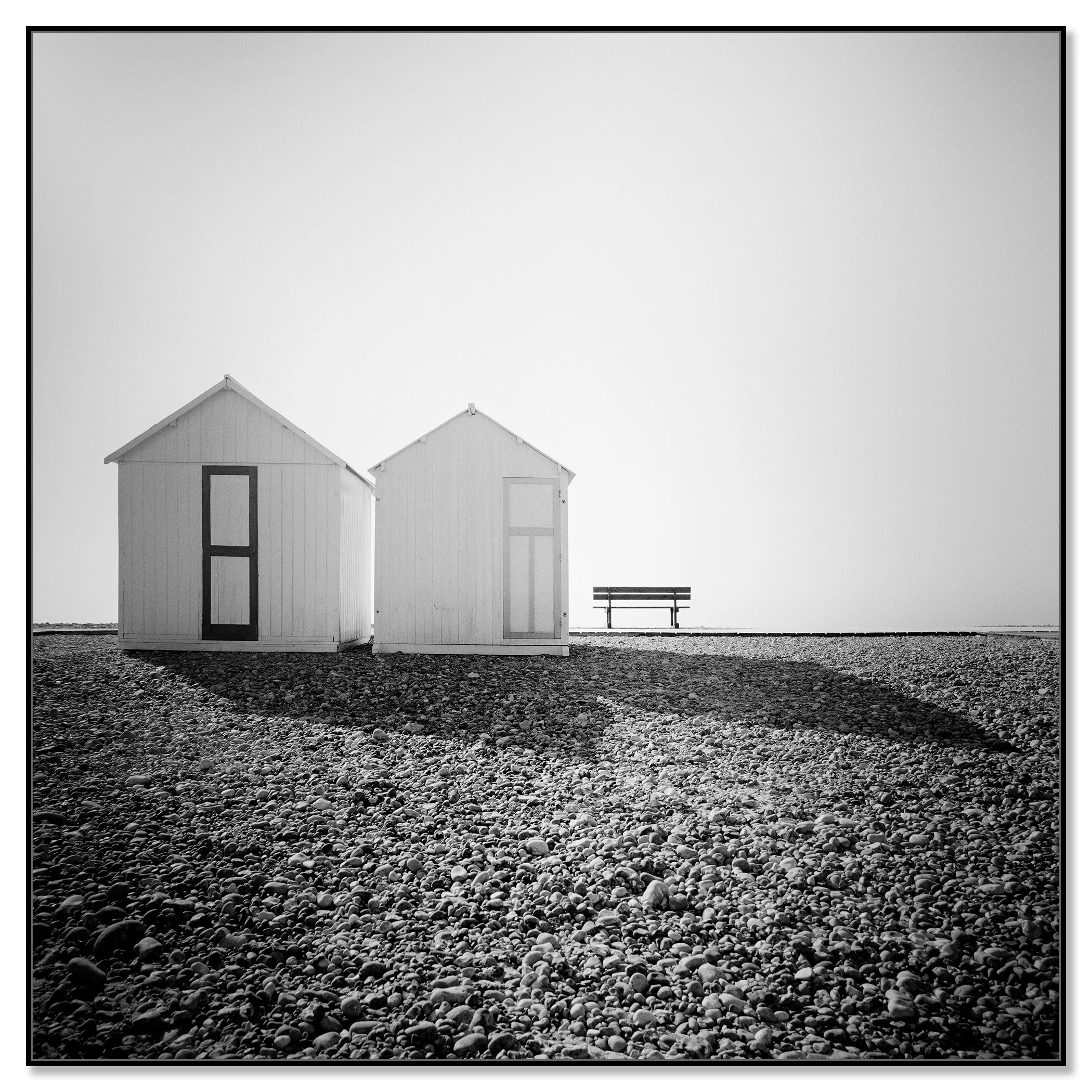 Beach Huts, Study 2 – France, black-and-white photograph in a black aluminium ArtBox frame. Photo by Gerald Berghammer.