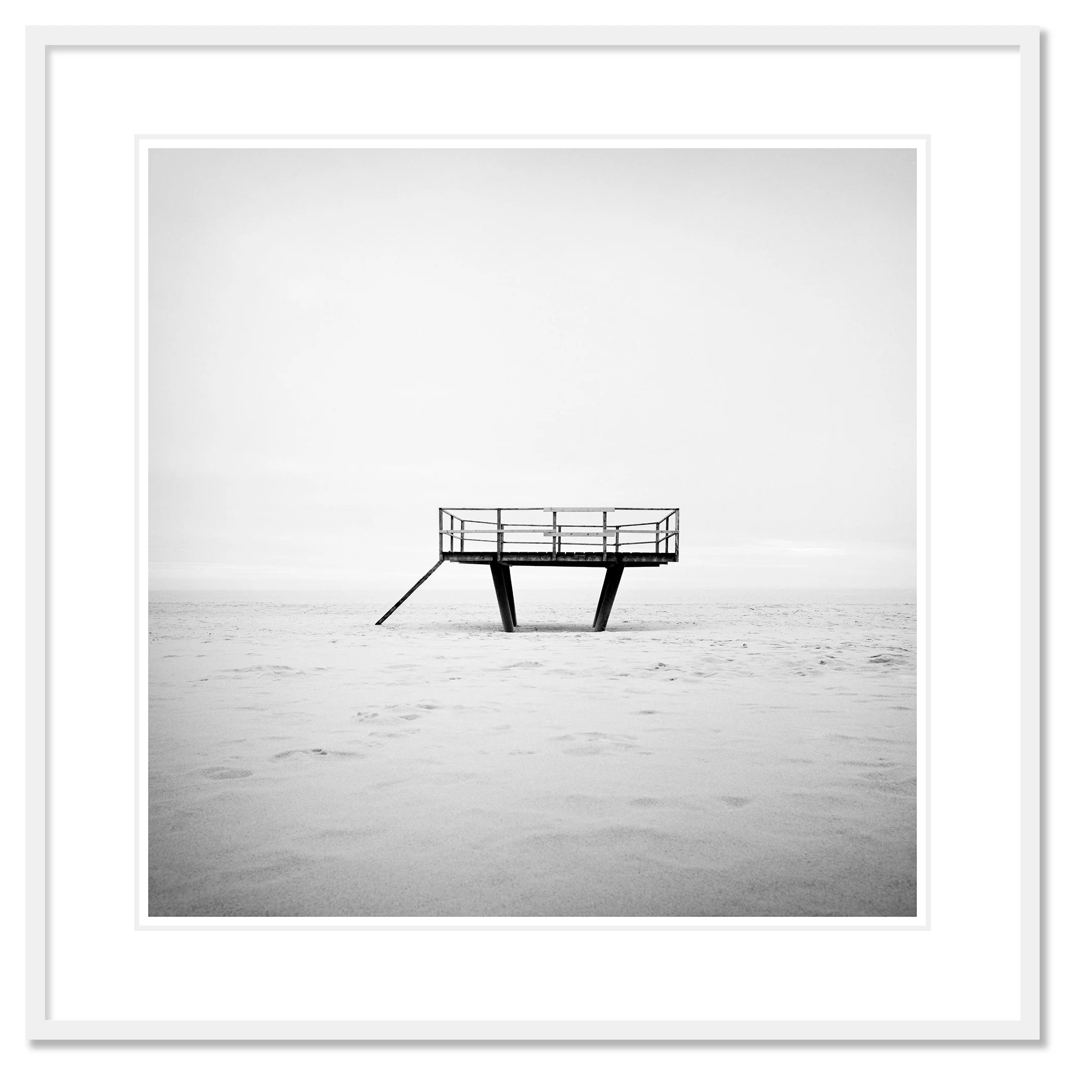 Dance Floor – archival pigment print of the Sylt beach landscape in a white aluminium frame with a white mount by Gerald Berghammer.