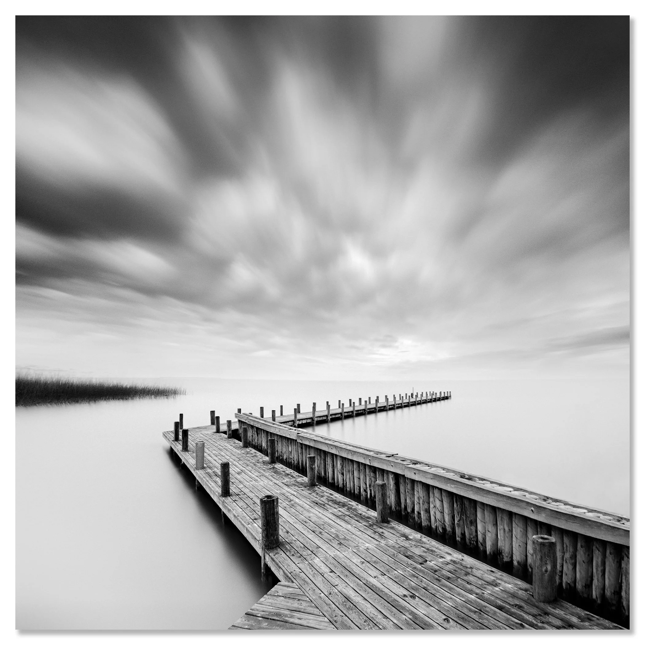 Wood Pier Study 1 by Gerald Berghammer, black-and-white fine art photograph mounted frameless on aluminium Dibond.