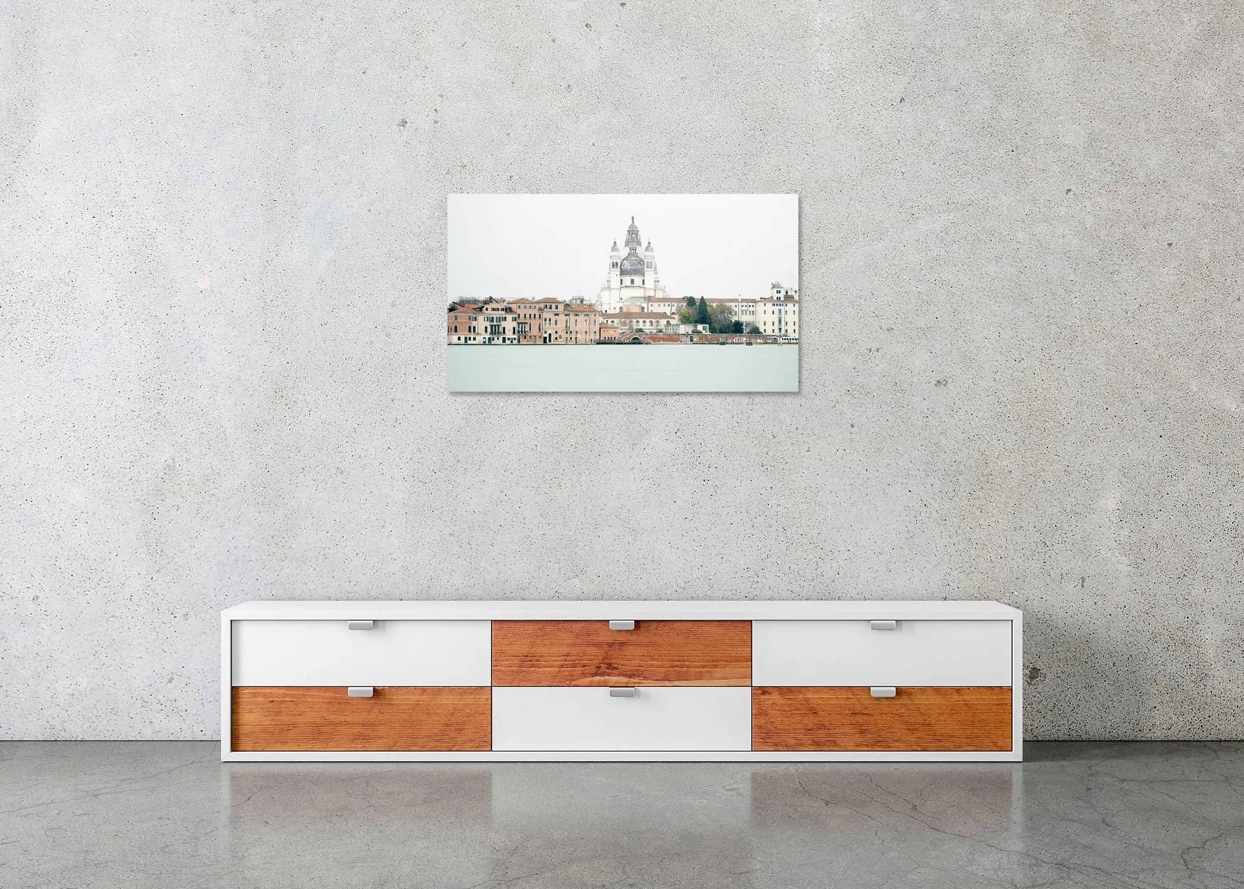 View of Venice, Panorama Study 4 – frameless colour photograph on aluminium Dibond displayed in a minimalist interior. Photo by Gerald Berghammer.
