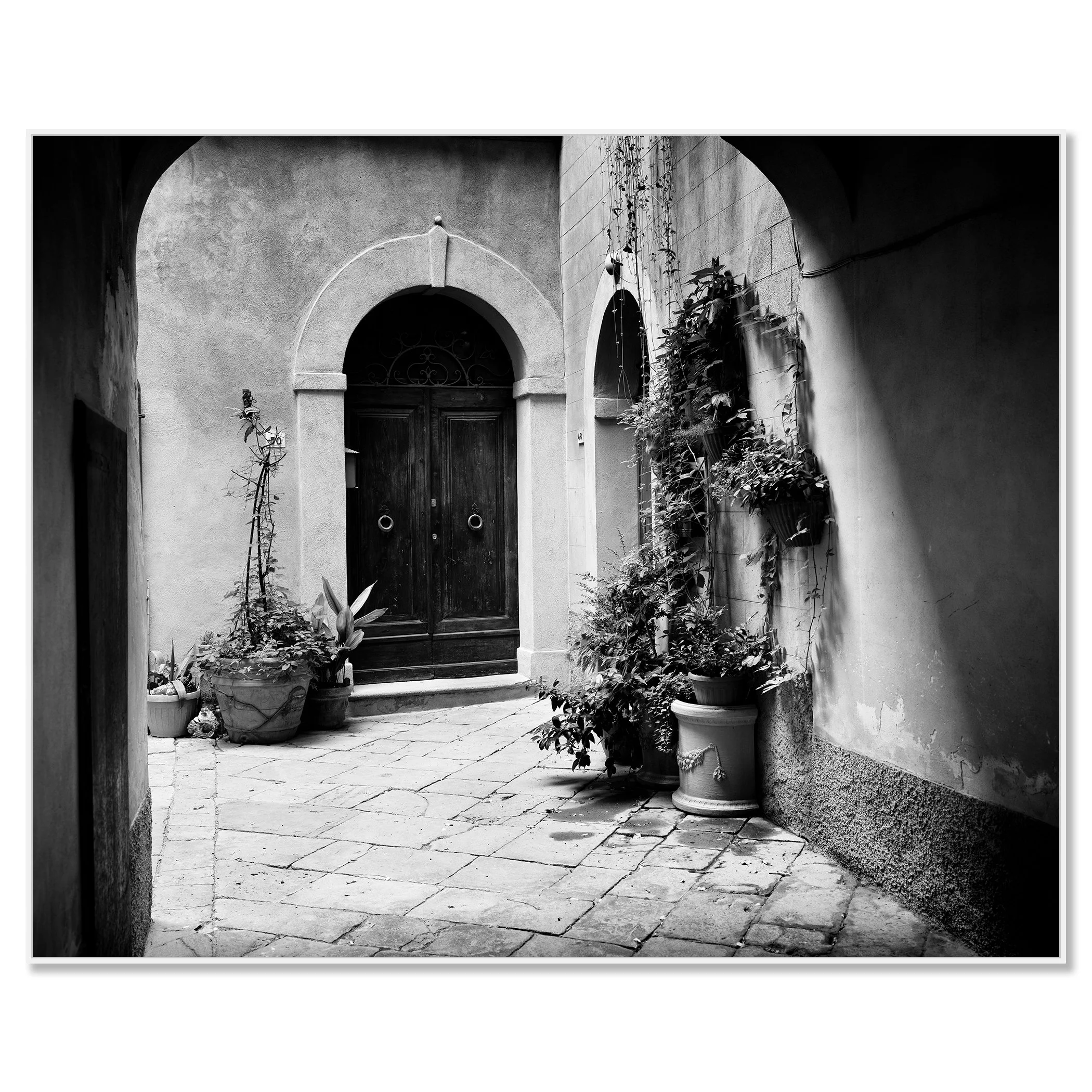 gerald-berghammer-tuscan-courtyard-study-2-italy-dibond-artbox-white.jpg