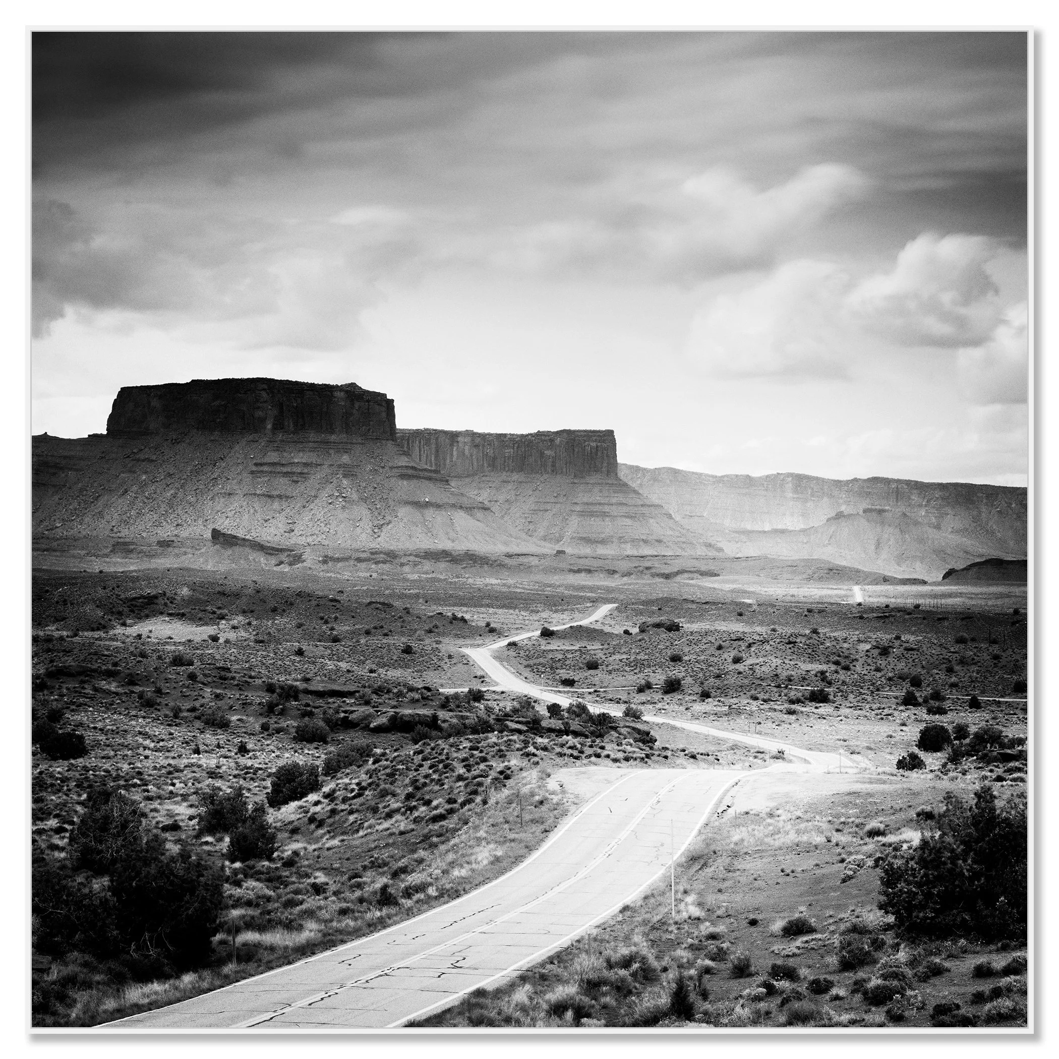 Road to Nowhere – Utah, USA, black-and-white photograph on Dibond in a white aluminium ArtBox. Photo by Gerald Berghammer.