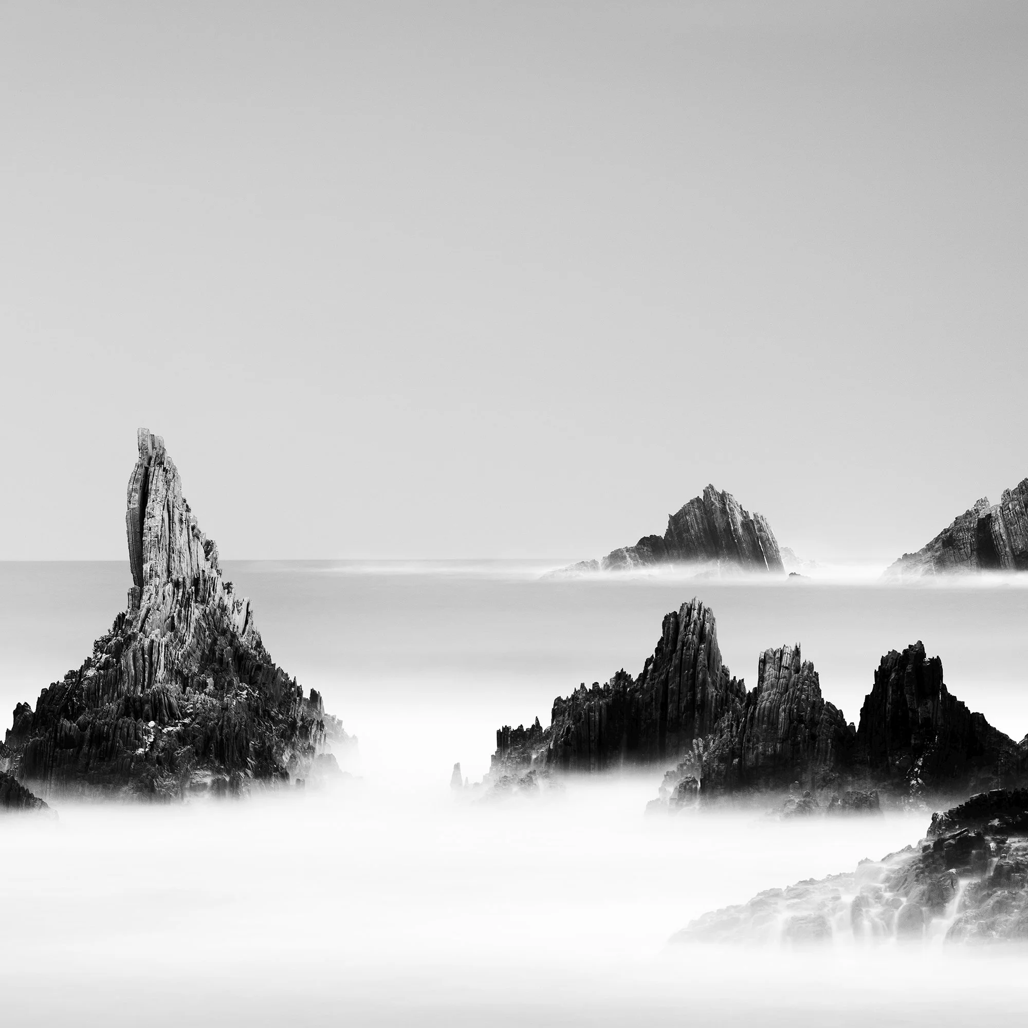 Rocky Peaks, Panorama Study 3 – detailed black-and-white view of sculptural rock formations on Spain’s Atlantic coast by Gerald Berghammer.