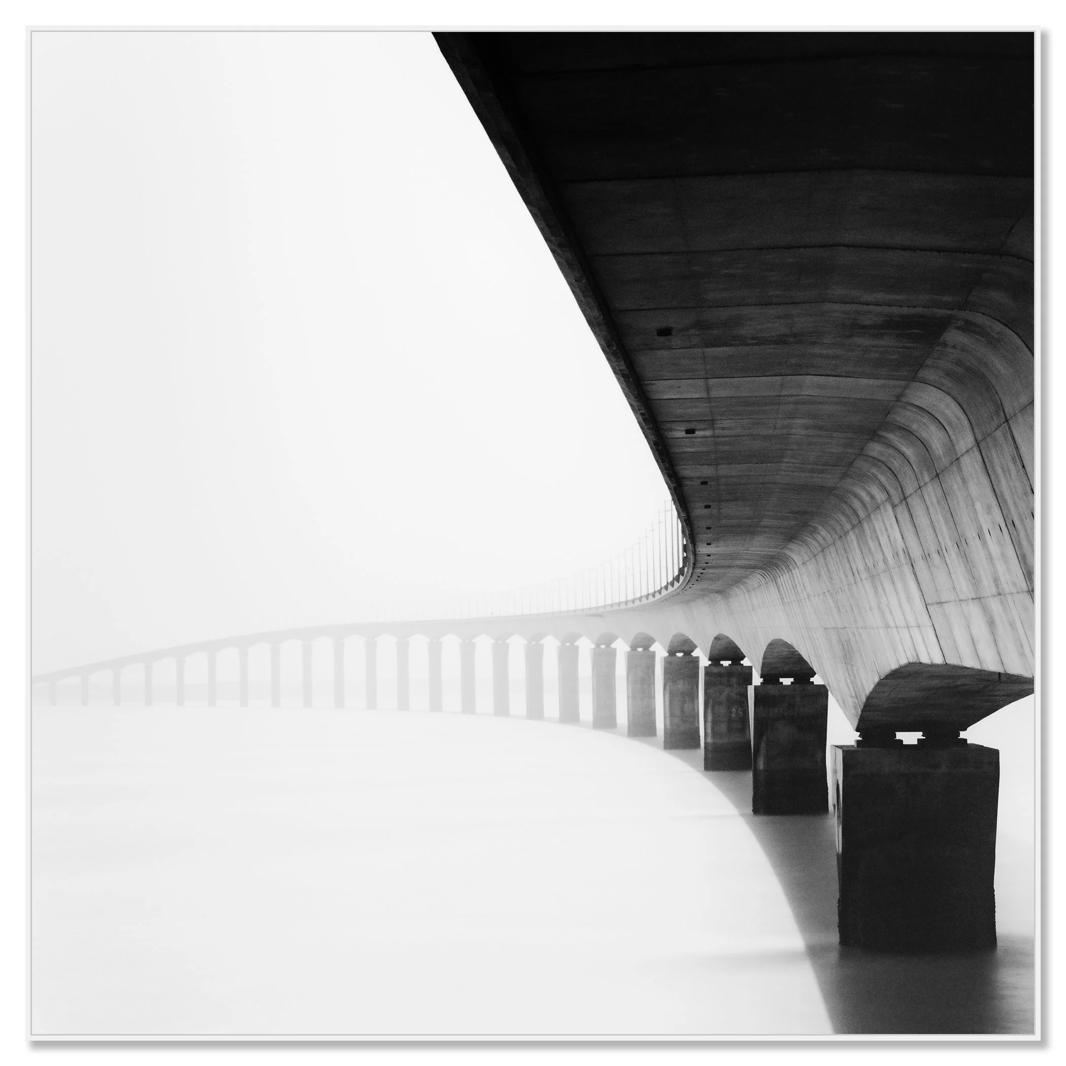 Île de Ré Bridge Study 1 – black-and-white photograph mounted on aluminium Dibond in a white aluminium ArtBox frame by Gerald Berghammer.