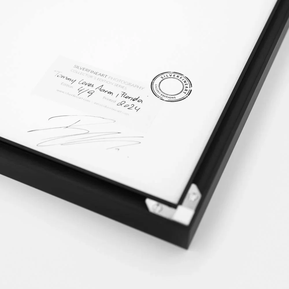 Close-up of Gerald Berghammer's signature, edition number 4/9 and gallery stamp on the reverse of Tommy Loves Aaron.