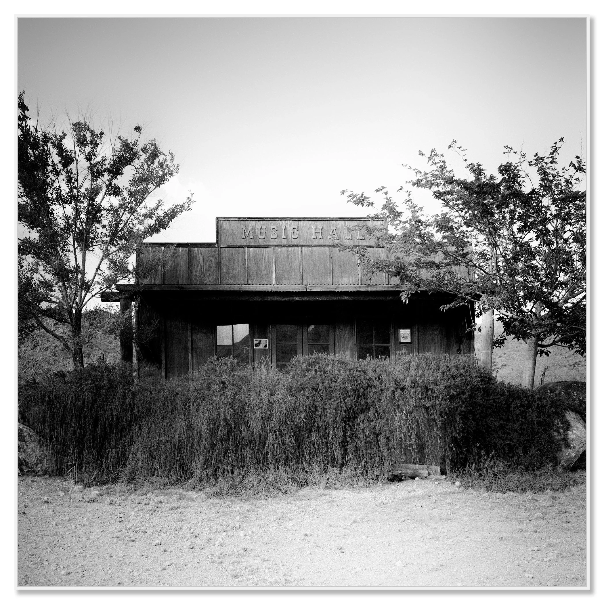 Music Hall – Arizona, black-and-white photograph on aluminium Dibond in a white aluminium ArtBox frame