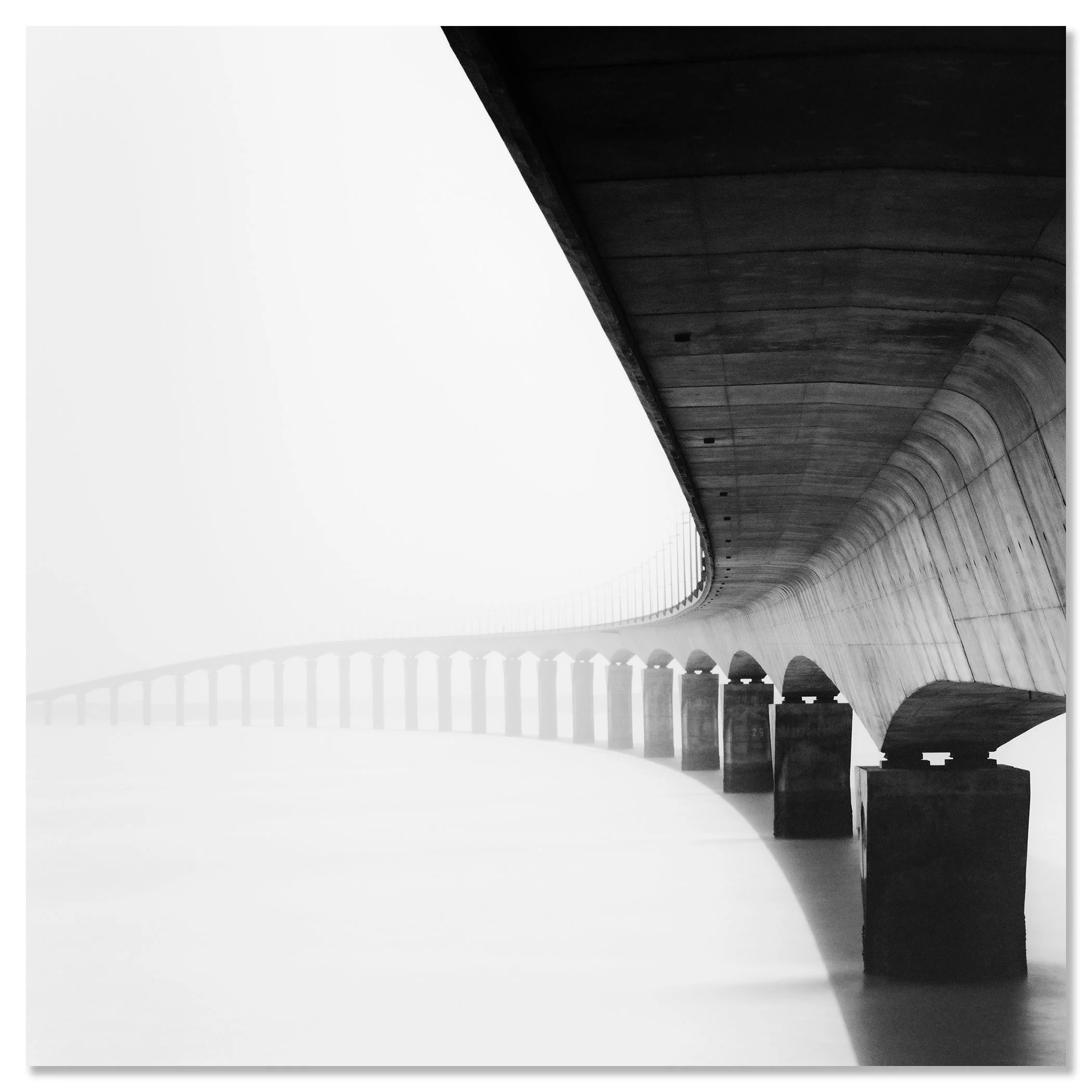 Île de Ré Bridge Study 1 – black-and-white photograph mounted on aluminium Dibond and presented frameless by Gerald Berghammer.