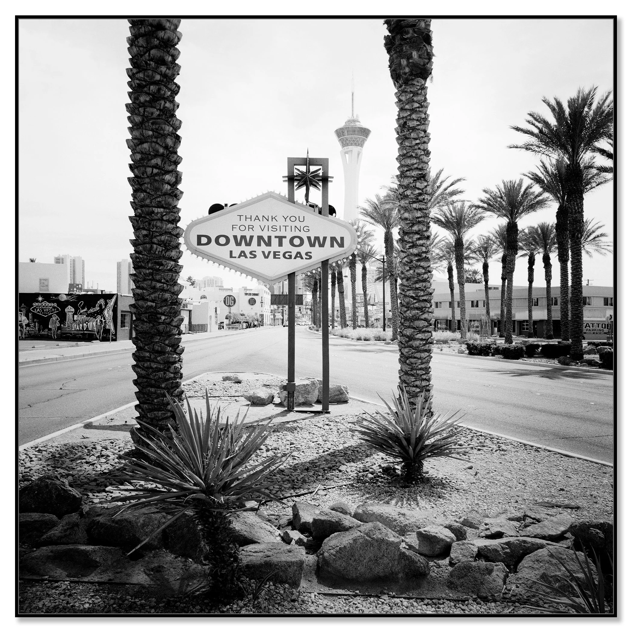 Downtown Las Vegas – black-and-white photograph on aluminium Dibond framed in a black aluminium ArtBox.