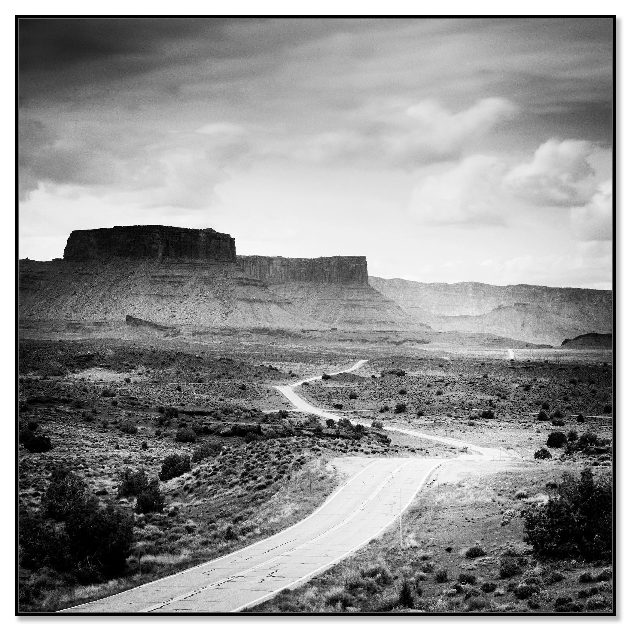 Road to Nowhere – Utah, USA, black-and-white photograph on Dibond in a black aluminium ArtBox. Photo by Gerald Berghammer.