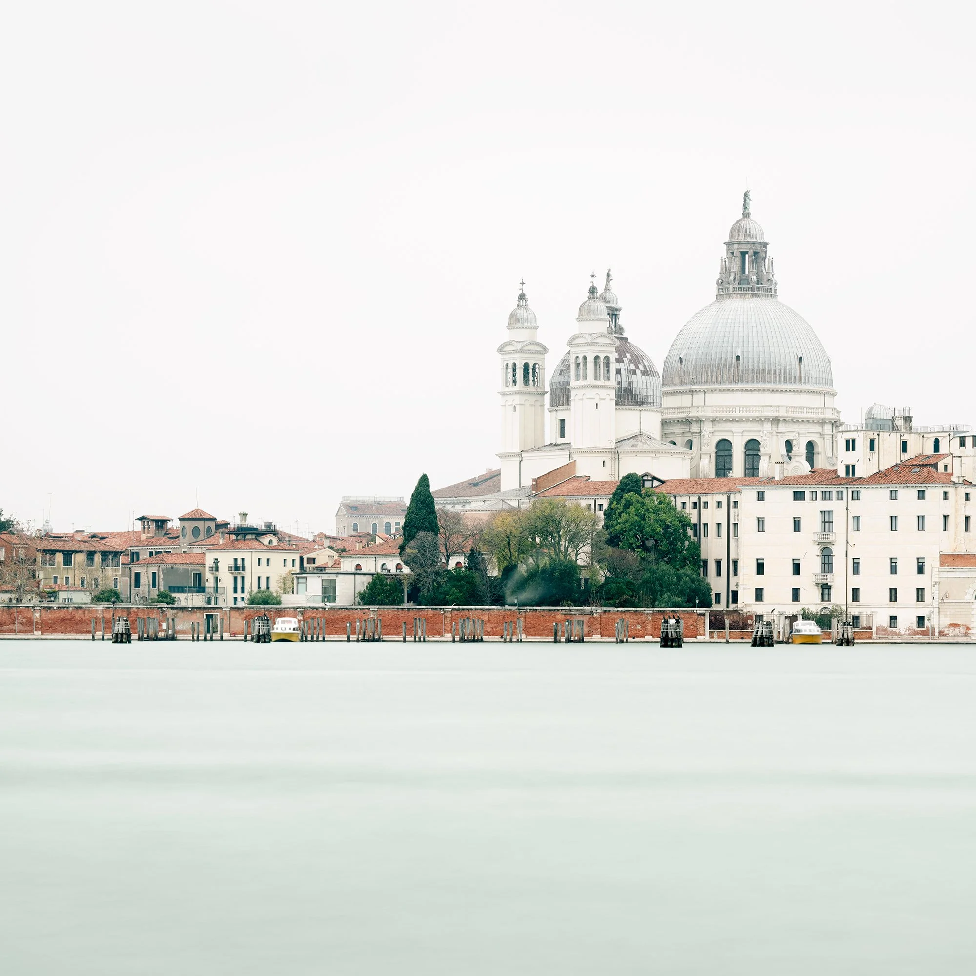 Gerald Berghammer - Color cityscape photography. View of a city skyline with the Basilica di Santa Maria della Salute in Venice, Italy, on a foggy day. Print detail 1