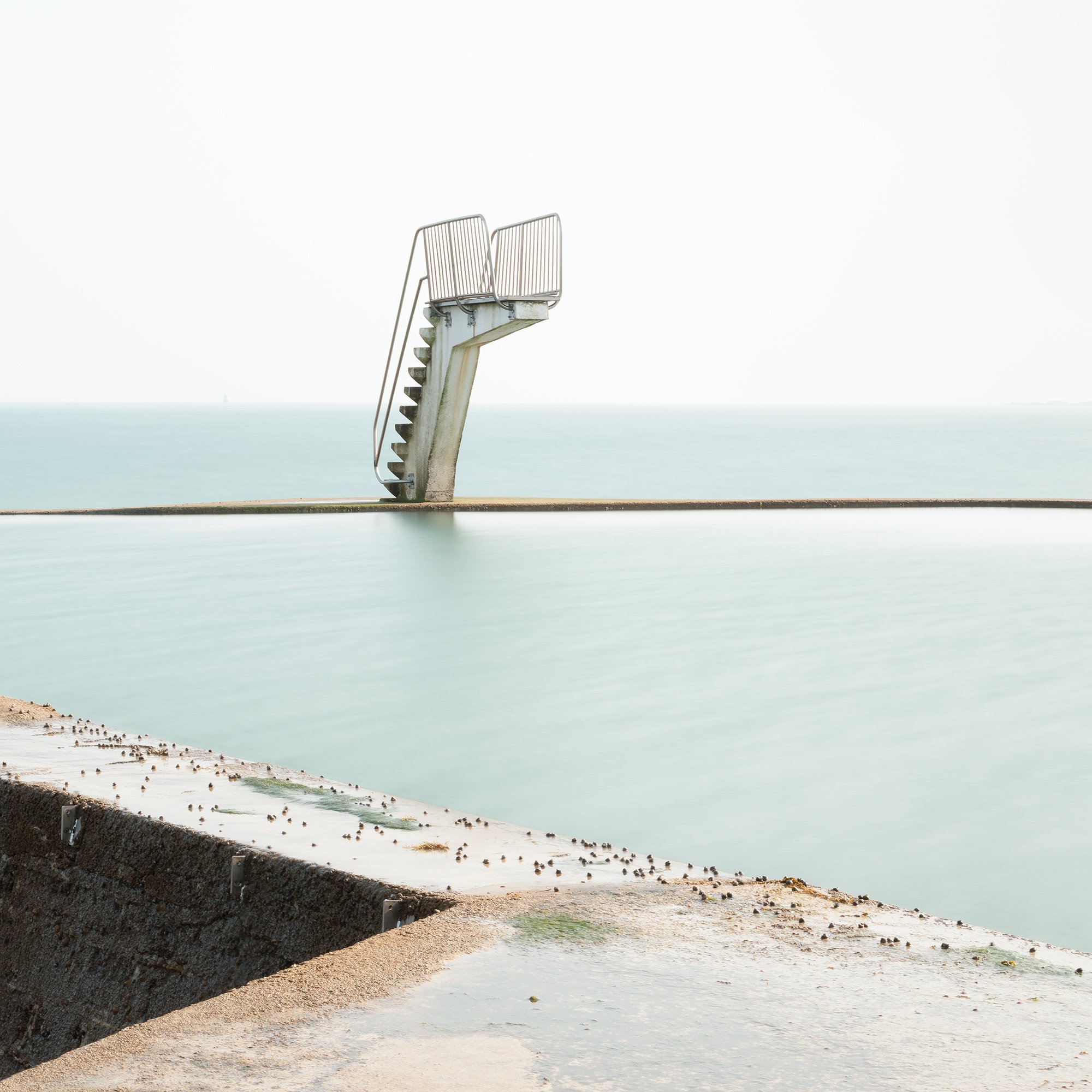 Detail of Seawater Swimming Pool, Study 1 with pale blue tones and soft coastal horizon, photo by Gerald Berghammer.