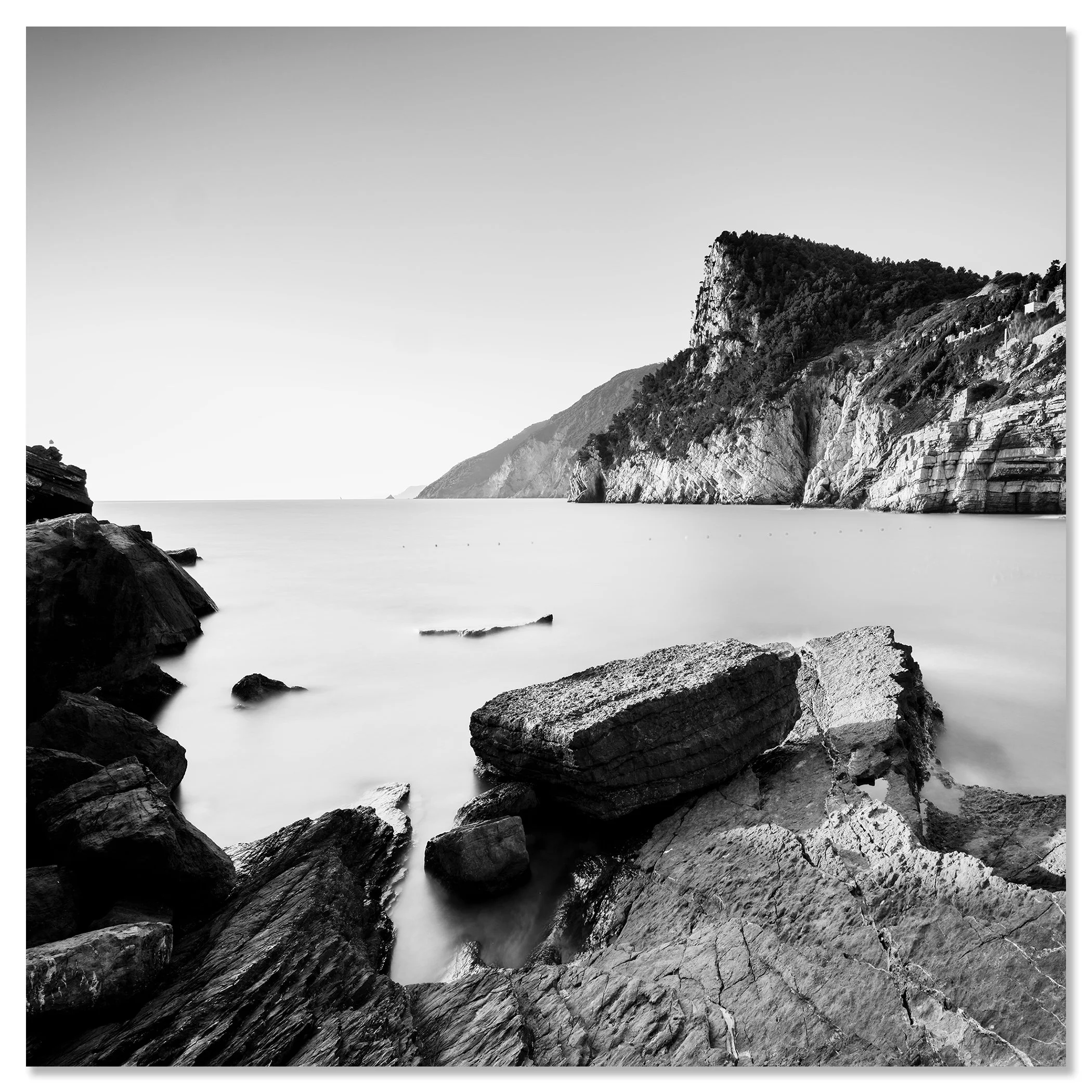 The Rocky Coast of Porto Venere – frameless black-and-white photograph mounted on aluminium Dibond.
