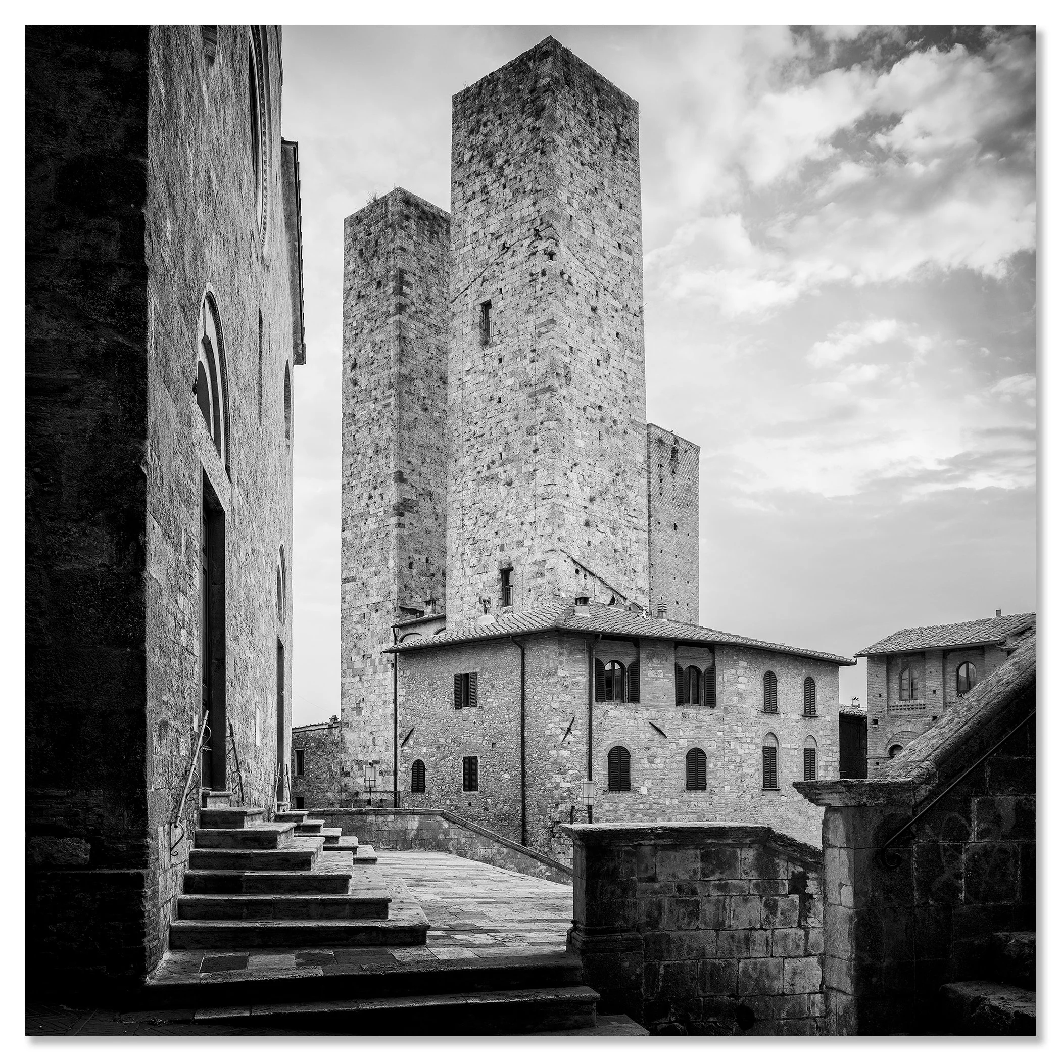 Black-and-white view of medieval stone towers and historic buildings in San Gimignano, Italy – dibond frameless