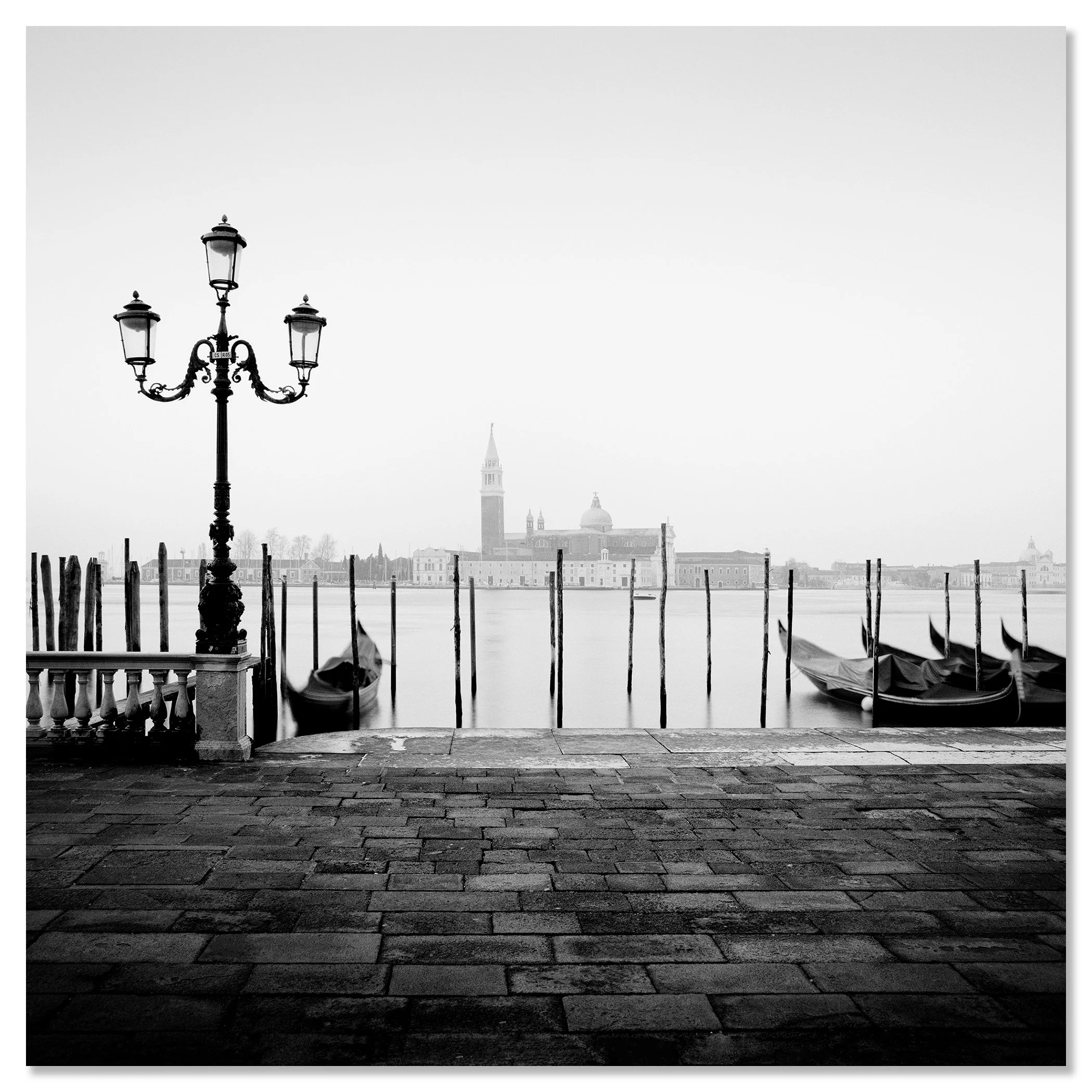 More Free Space – Venice mounted on aluminium Dibond as a frameless black-and-white photo print