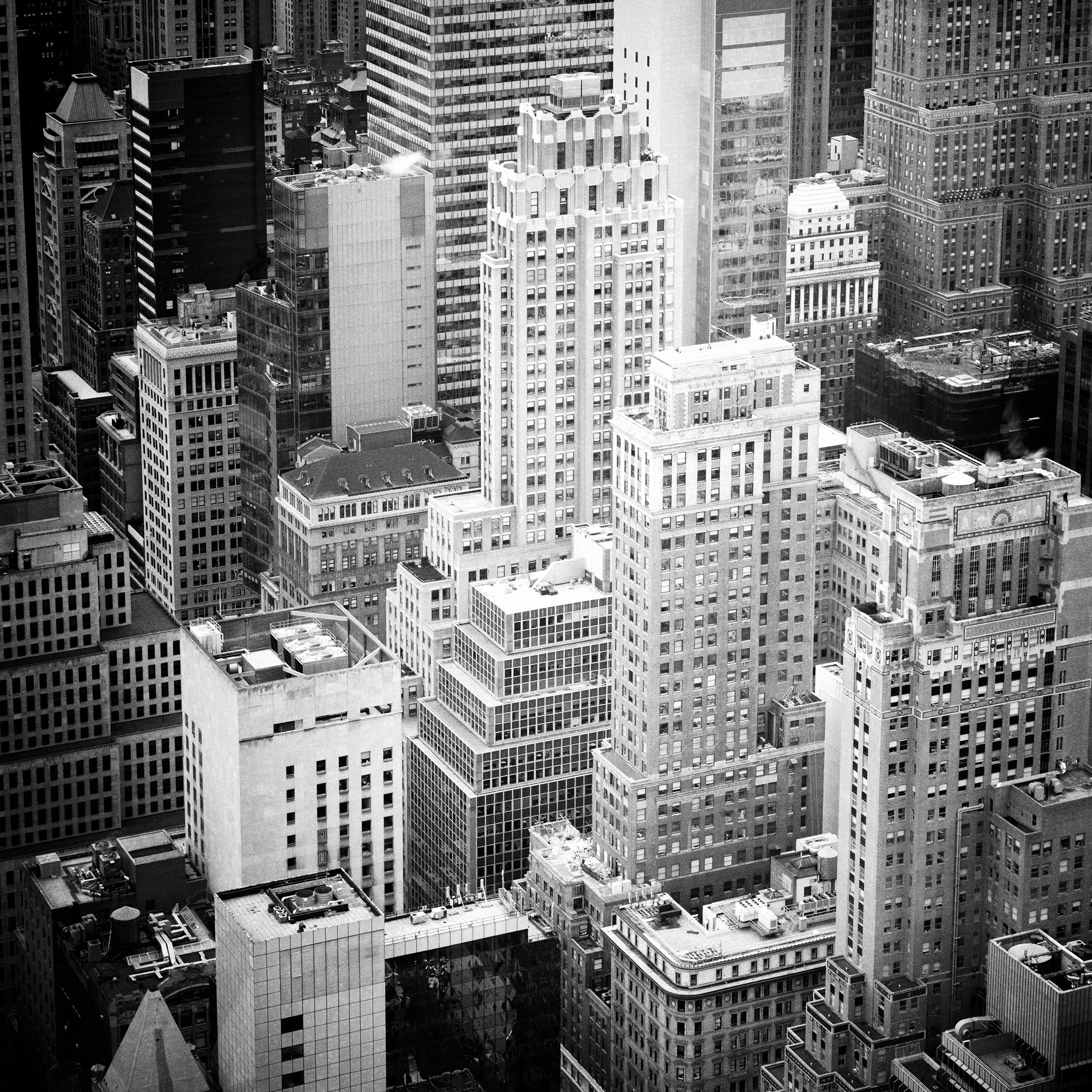 Manhattan Study 2 displayed in a modern interior, mounted on aluminium Dibond in a black ArtBox frame by Gerald Berghammer.