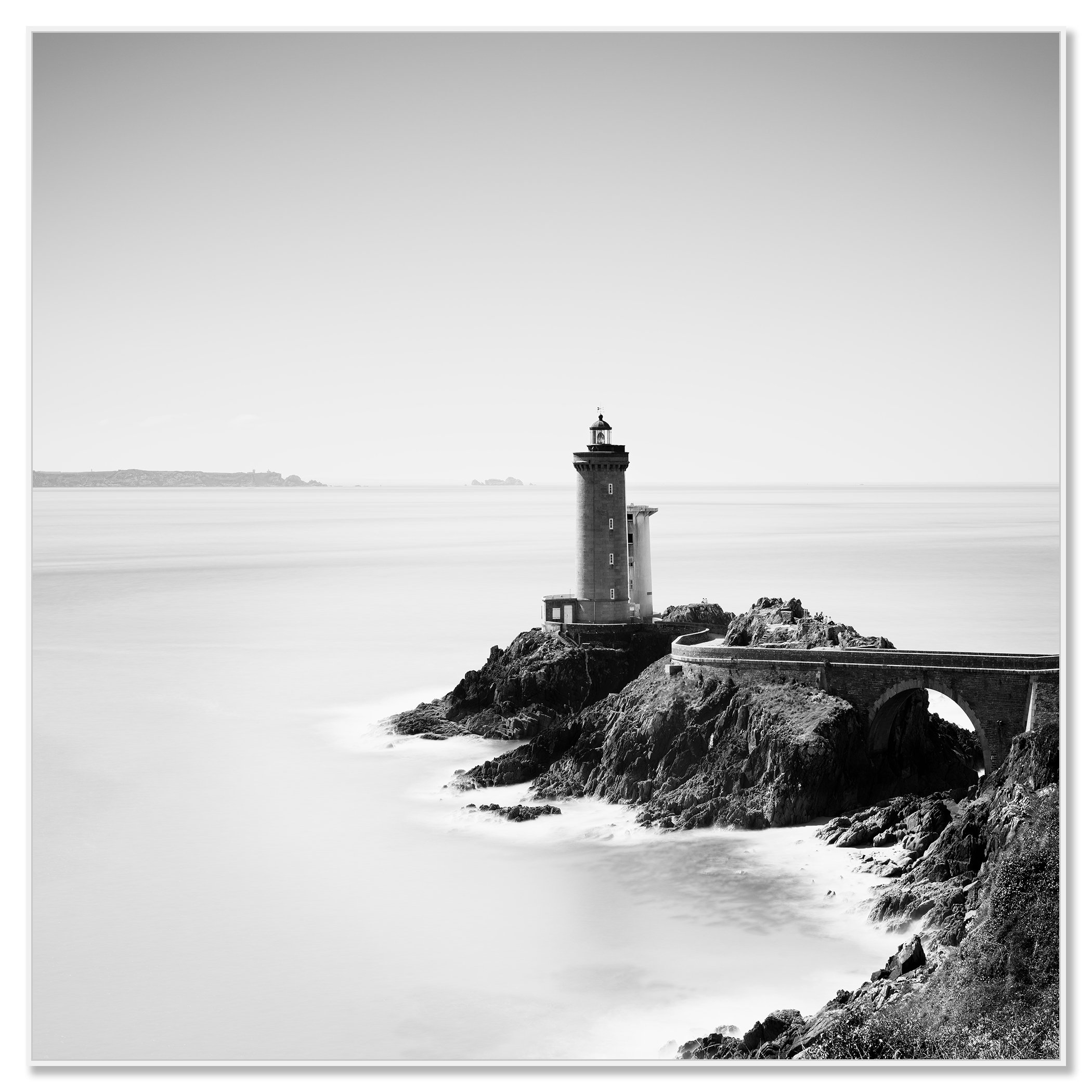 Phare du Petit Minou Study 1 by Gerald Berghammer, black-and-white photograph on aluminium Dibond in a white ArtBox frame.