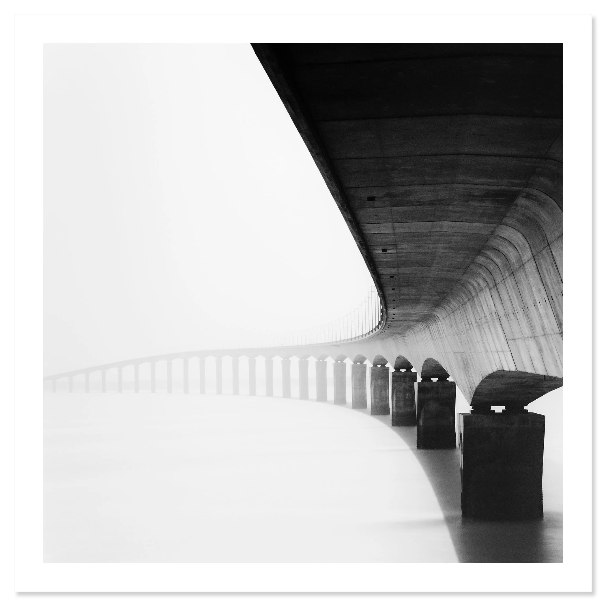 Île de Ré Bridge Study 1 – black-and-white archival pigment fine art print on Hahnemühle Photo Rag Baryta by Gerald Berghammer.