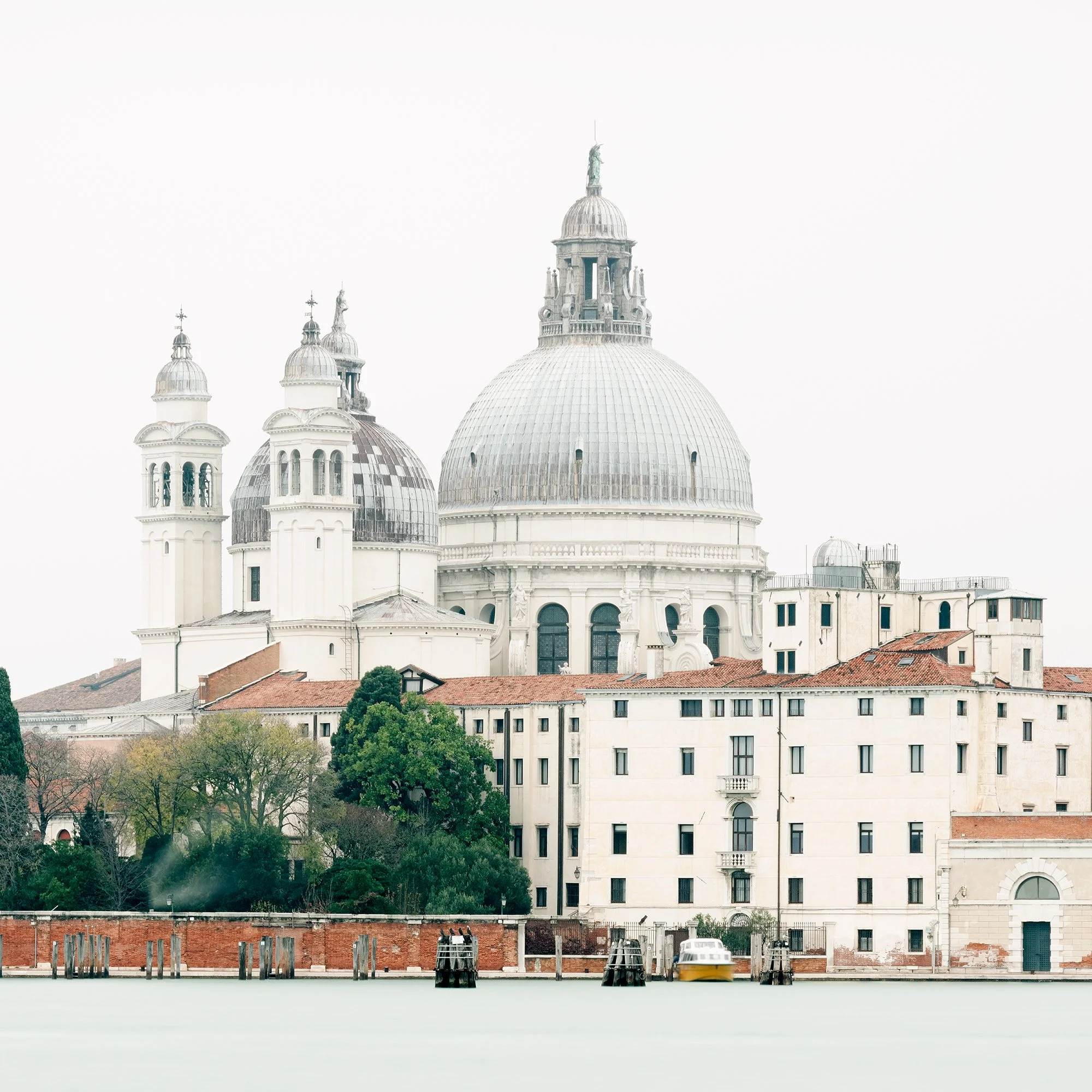 Gerald Berghammer - Color cityscape photography. View of a city skyline with the Basilica di Santa Maria della Salute in Venice, Italy, on a foggy day. Print detail 3