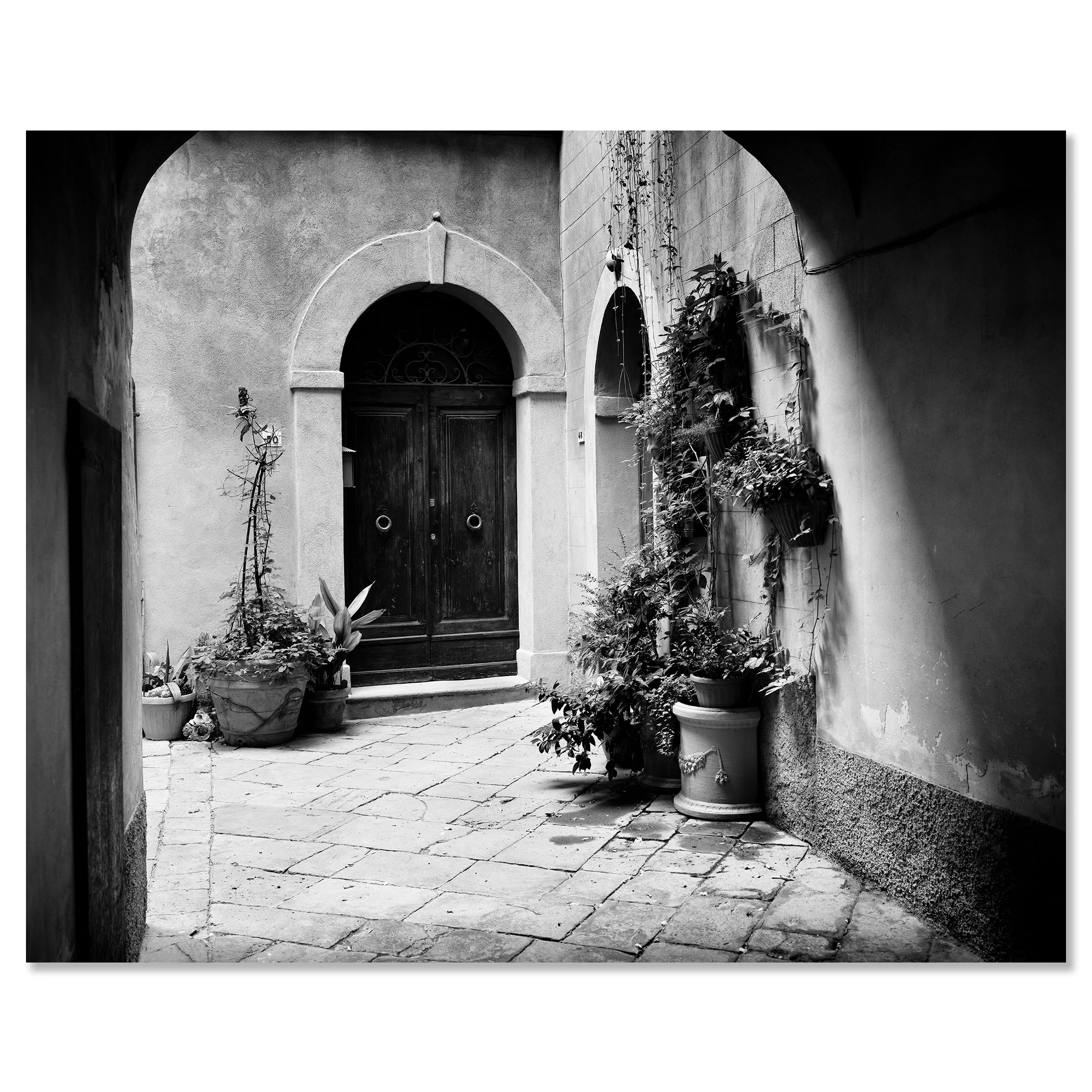 gerald-berghammer-tuscan-courtyard-study-2-italy-dibond-frameless.jpg