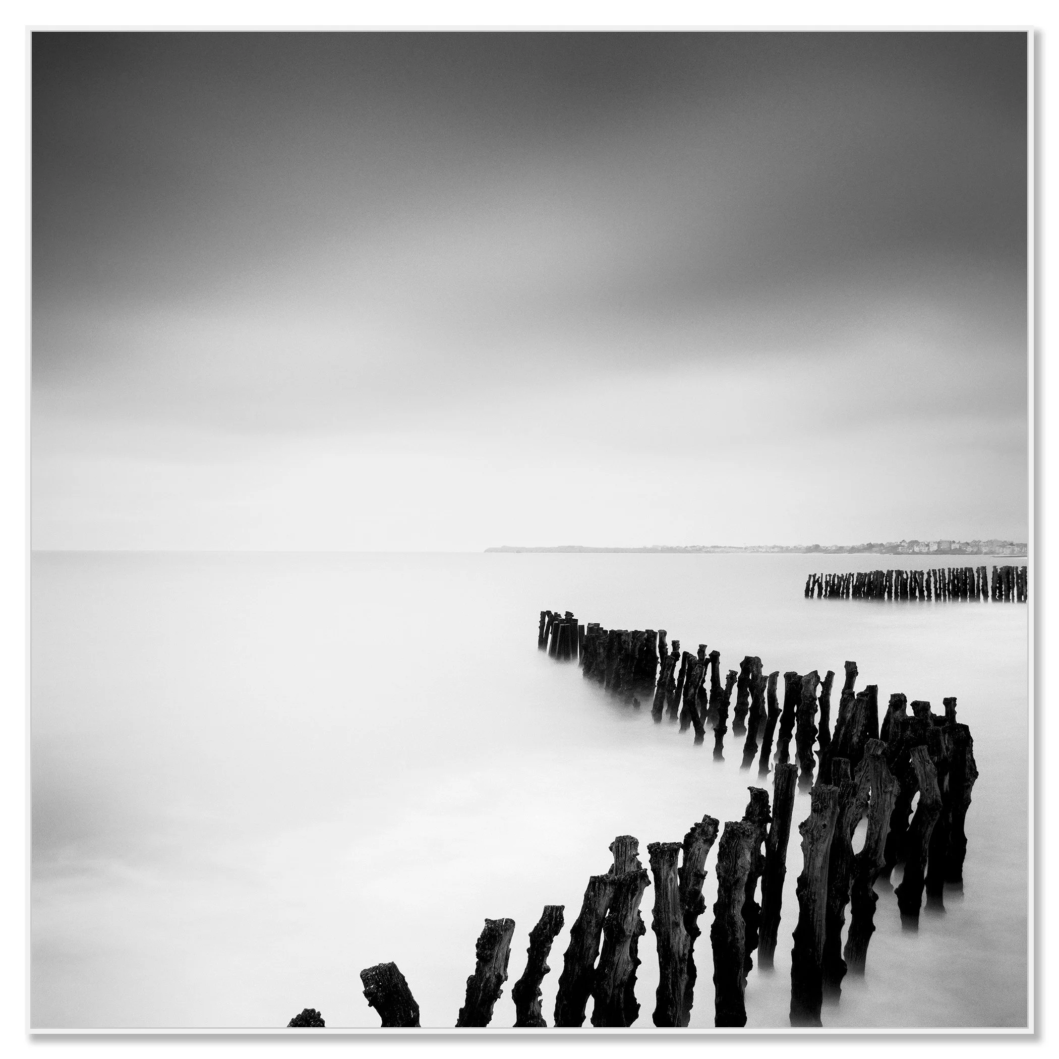 Sea Breakers black-and-white seascape on aluminium Dibond in a white ArtBox frame by Gerald Berghammer.