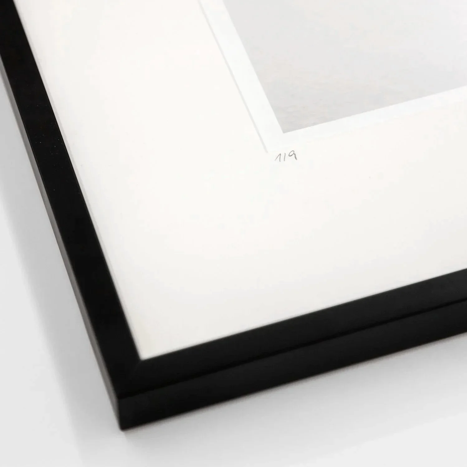Golden Gate Study 9 by Gerald Berghammer – close-up of the handwritten edition number 1/9 on the natural-white archival mount.