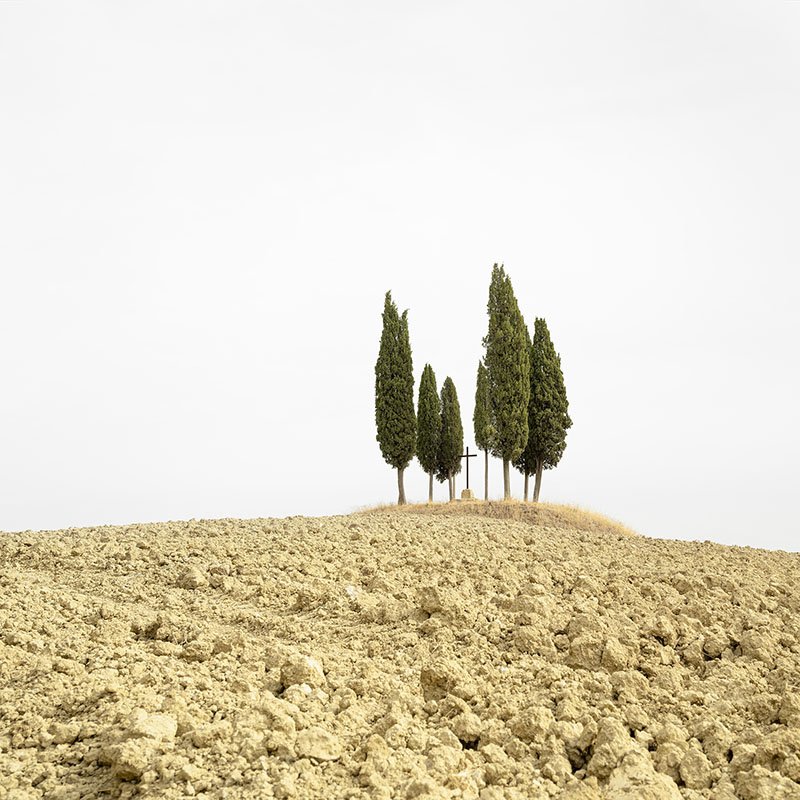 Cypress Tree on a Hill with a Cross – Tuscany | Gerald Berghammer