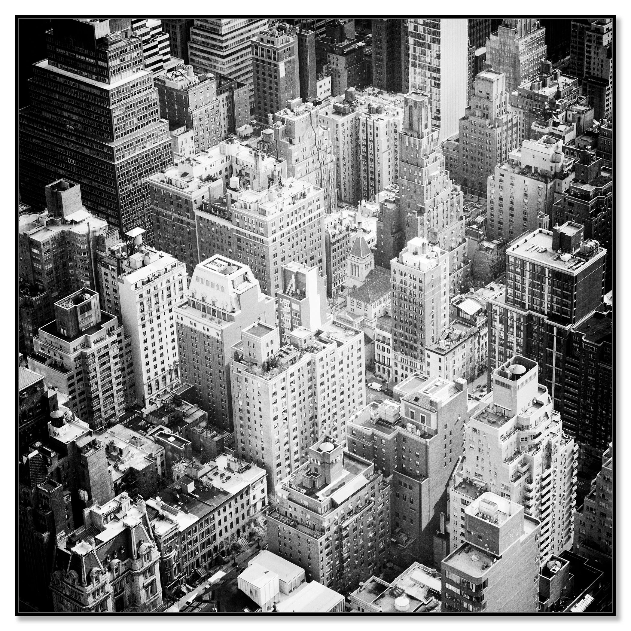 Manhattan Study 3 displayed as a black-and-white Dibond print in a black aluminium ArtBox frame by Gerald Berghammer.