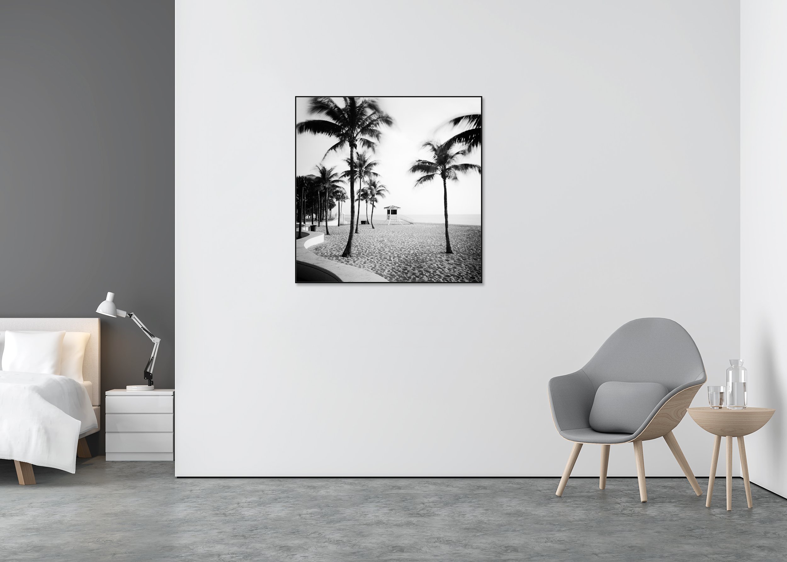 Black-and-white Florida beach photo with palm trees, sandy shore and lifeguard tower by the ocean, mounted on Dibond in an aluminium ArtBox.