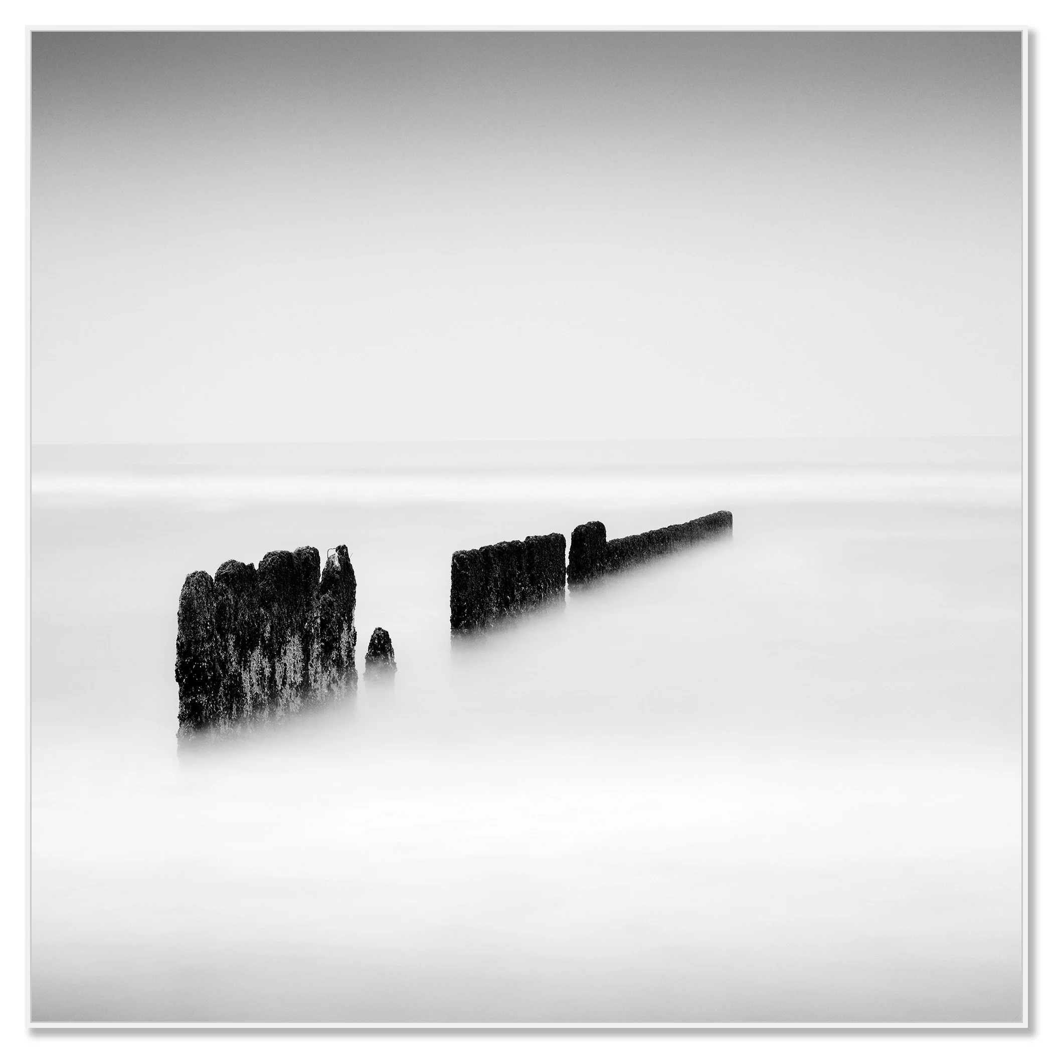 Black Line – black-and-white photograph on aluminium Dibond in a white aluminium ArtBox. Photo by Gerald Berghammer.