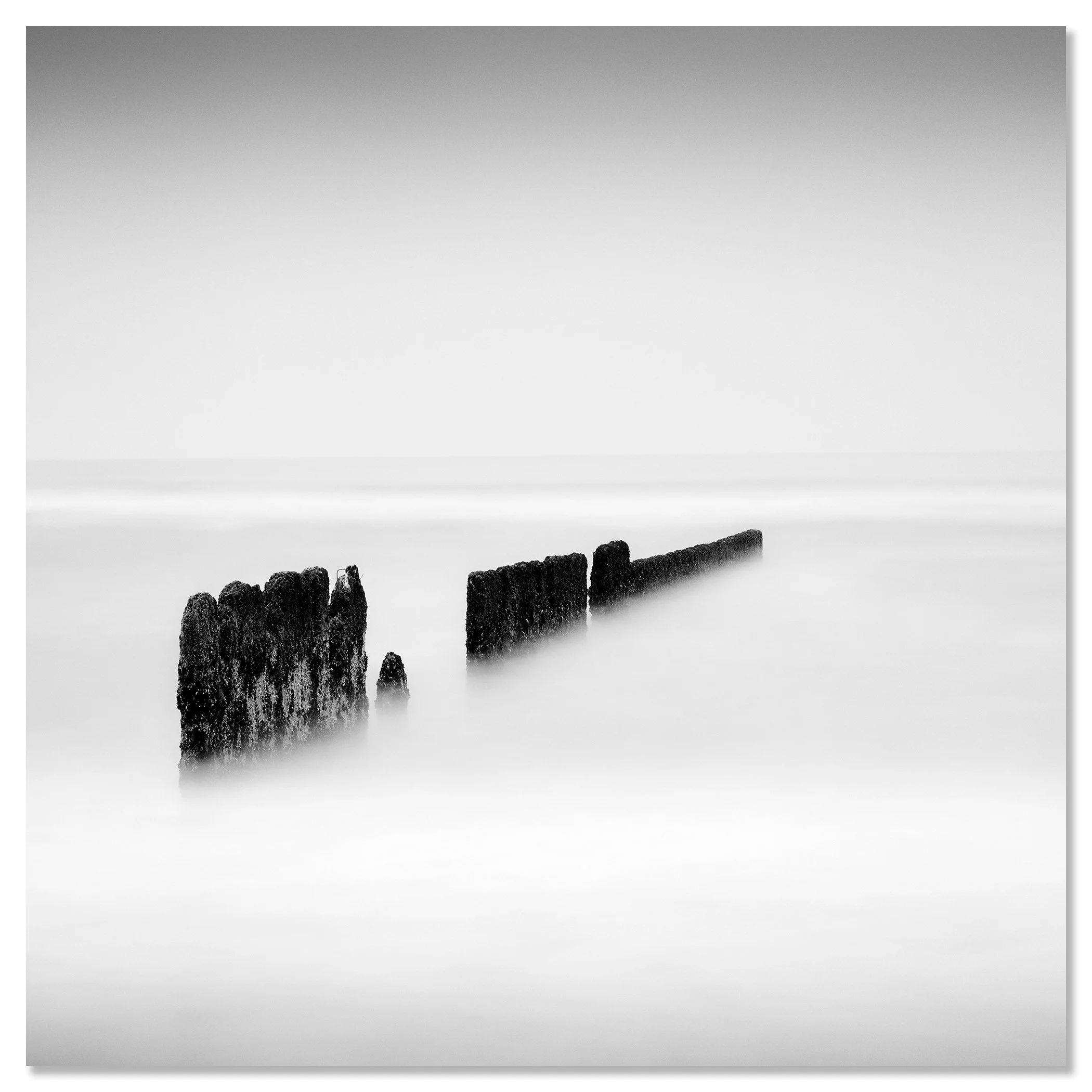 Black Line – black-and-white photograph mounted to aluminium Dibond and presented frameless. Photo by Gerald Berghammer.