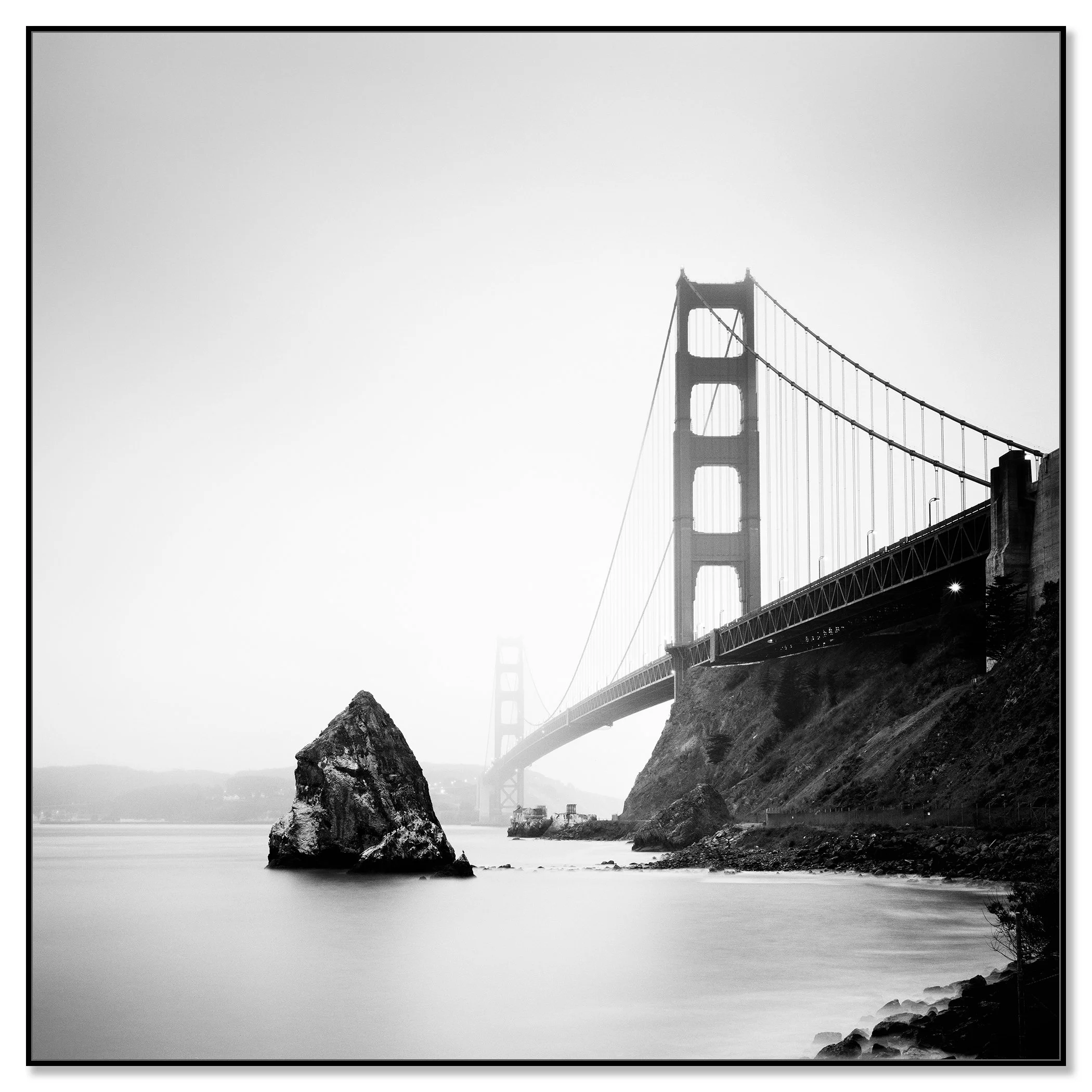 Golden Gate Bridge, Study 14 – San Francisco, California, black-and-white photograph on Dibond in a black aluminium ArtBox. Photo by Gerald Berghammer.