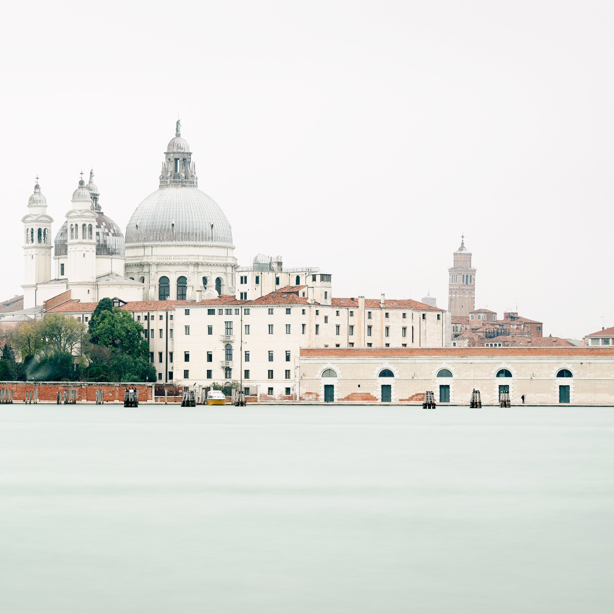 Gerald Berghammer - Color cityscape photography. View of a city skyline with the Basilica di Santa Maria della Salute in Venice, Italy, on a foggy day. Print detail 2